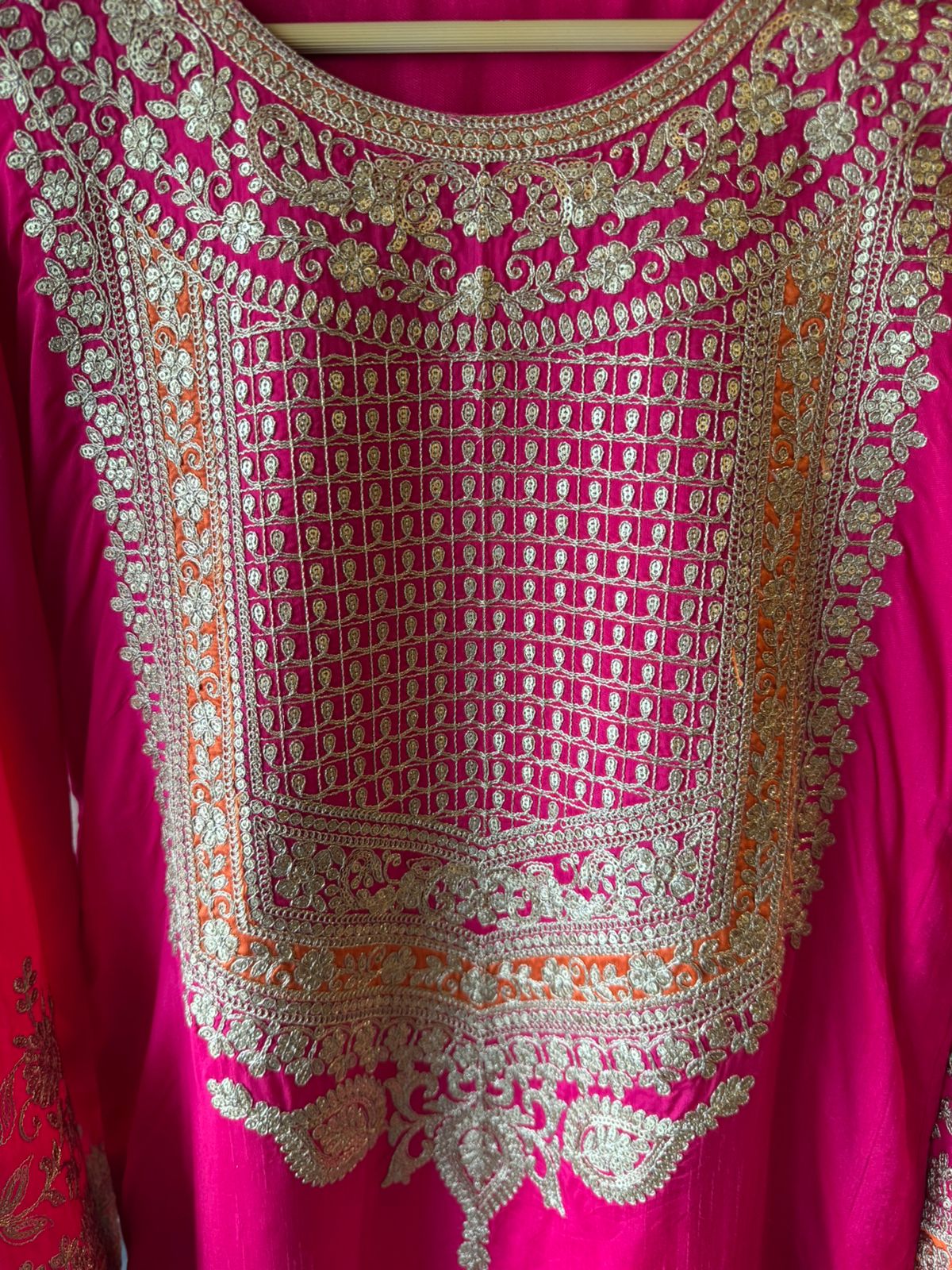 Pure 100% silk Kurta with Very beautiful Gold Zari