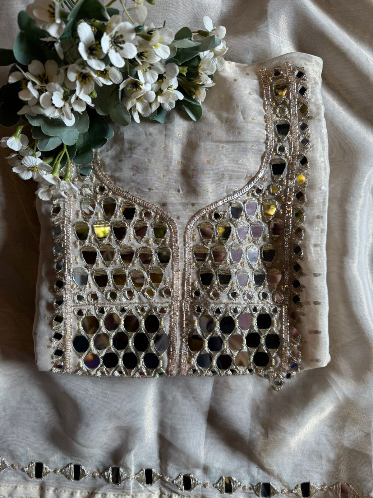 Tissue Off-white/ivory with a subtle sheen