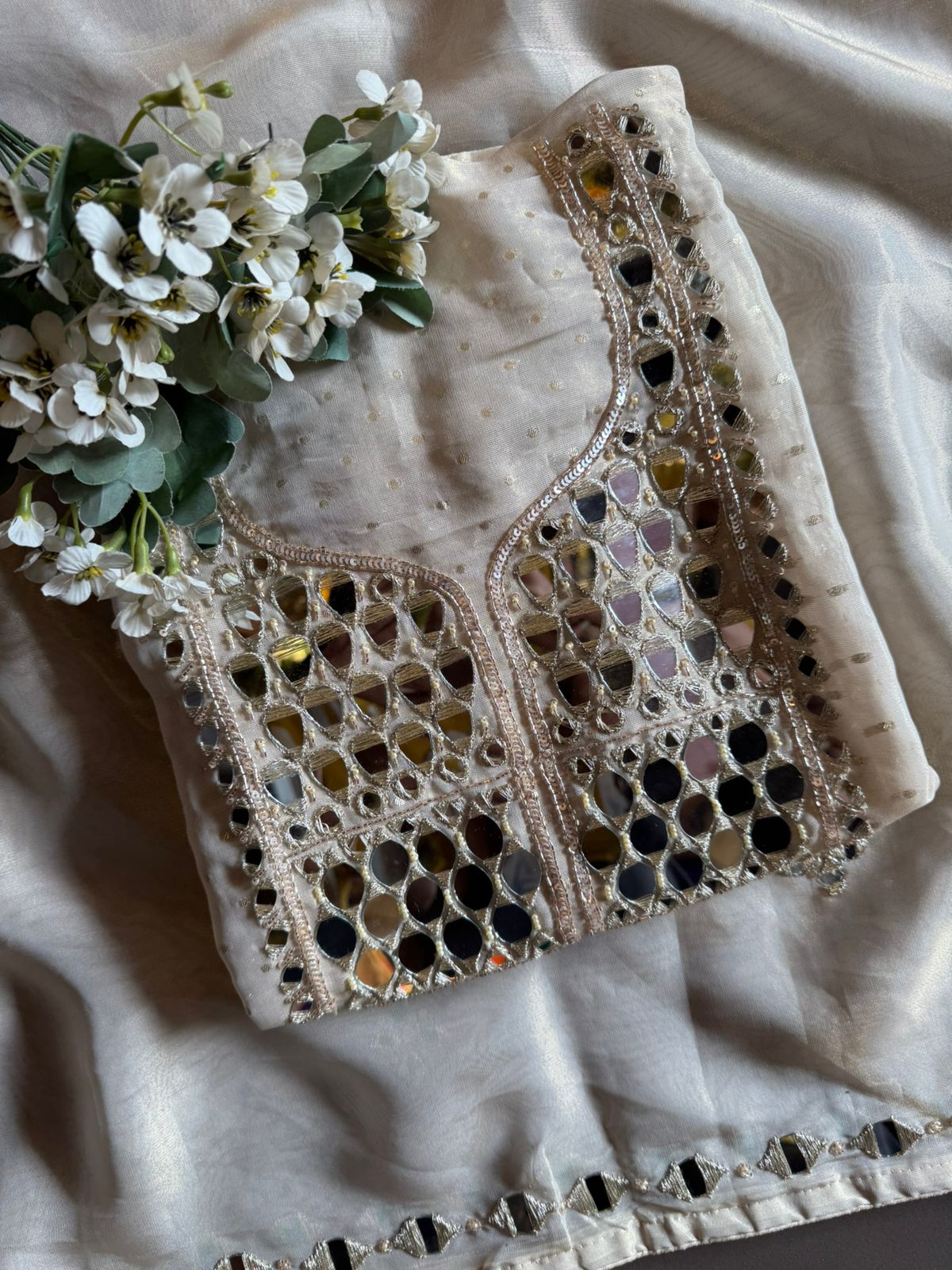 Tissue Off-white/ivory with a subtle sheen