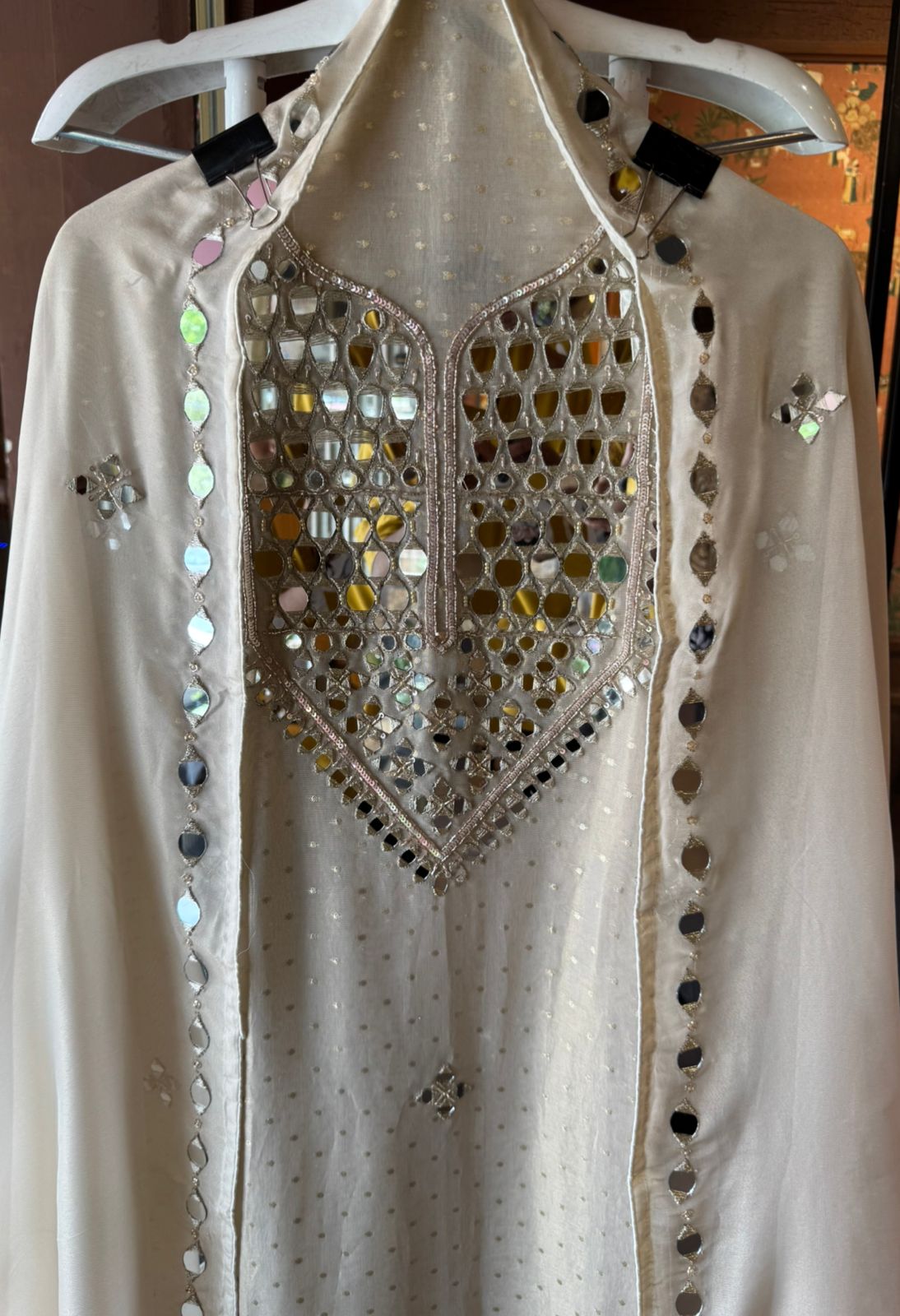 Tissue Off-white/ivory with a subtle sheen