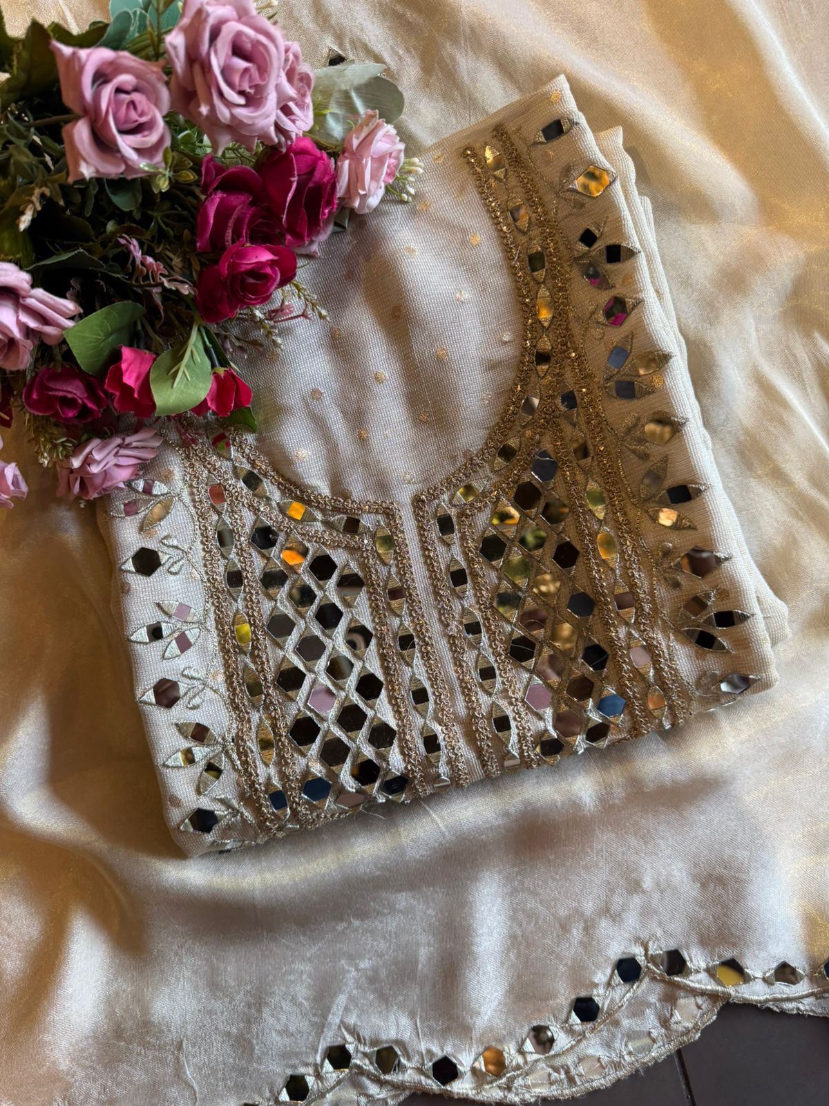 Tissue Off-white/ivory with a subtle sheen