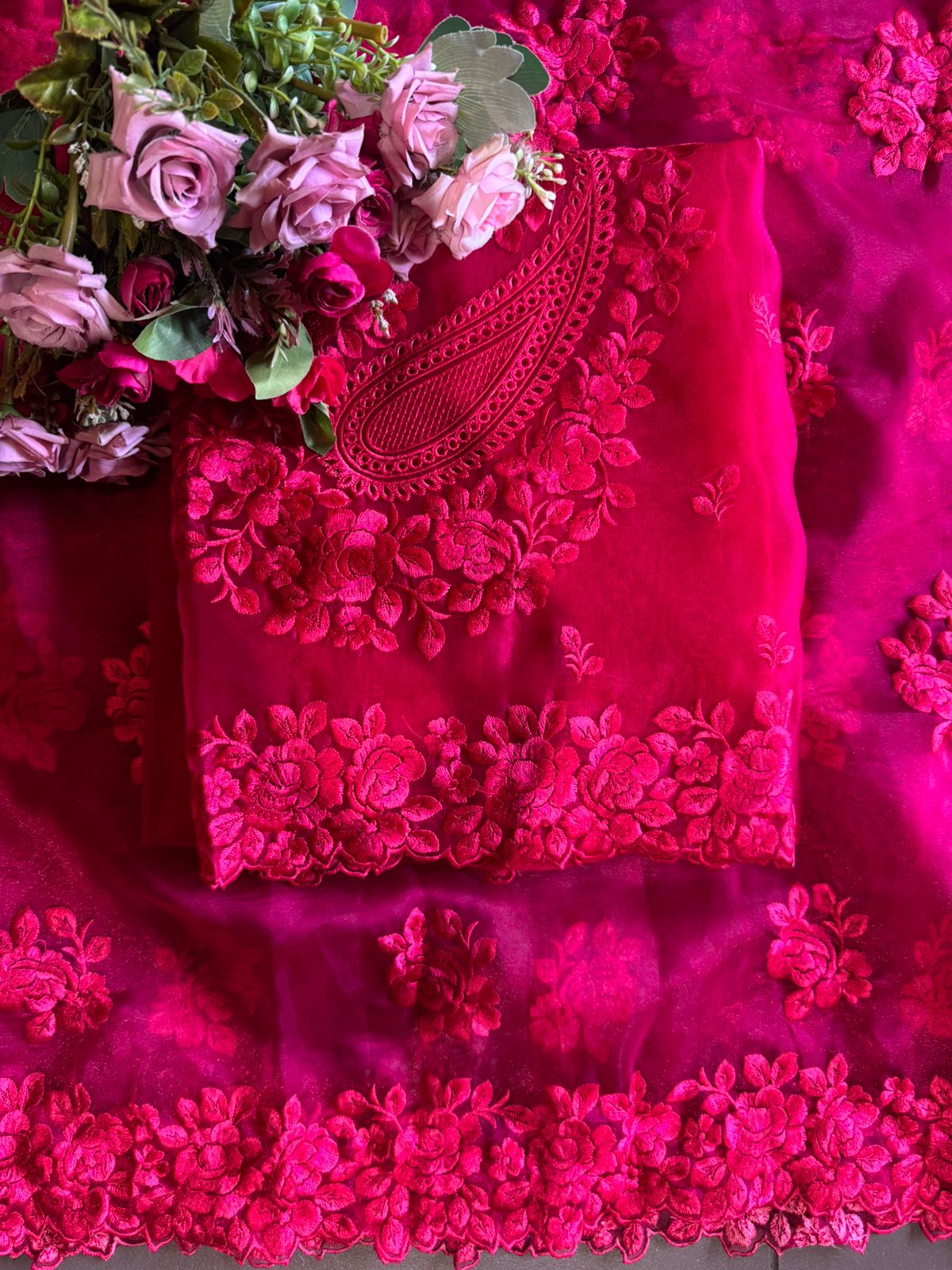 Glass tissue Heavy floral thread embroidered Suit