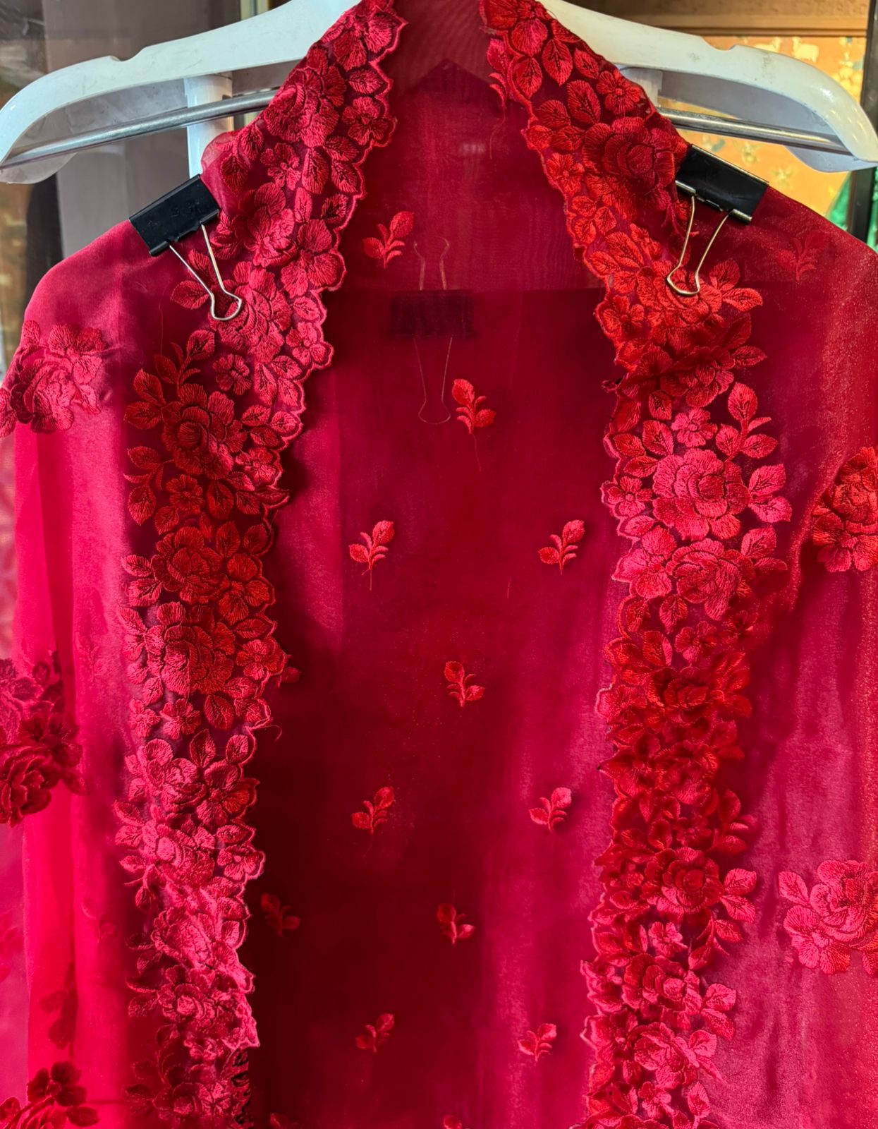 Glass tissue Heavy floral thread embroidered Suit