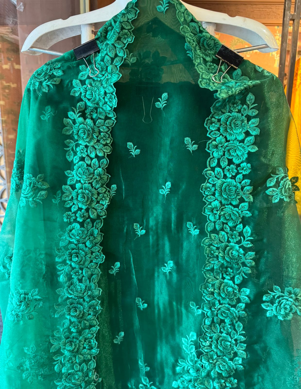 Glass tissue Heavy floral thread embroidered Suit