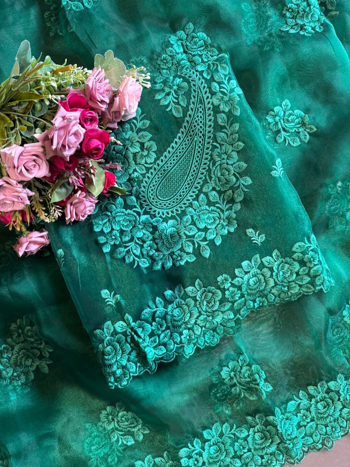 Glass tissue Heavy floral thread embroidered Suit