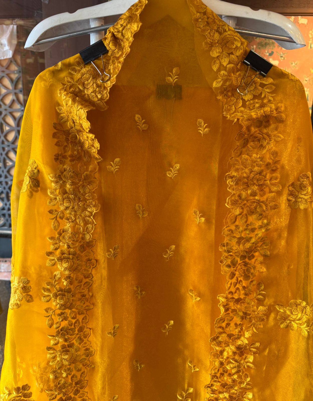 Glass tissue Heavy floral thread embroidered Suit