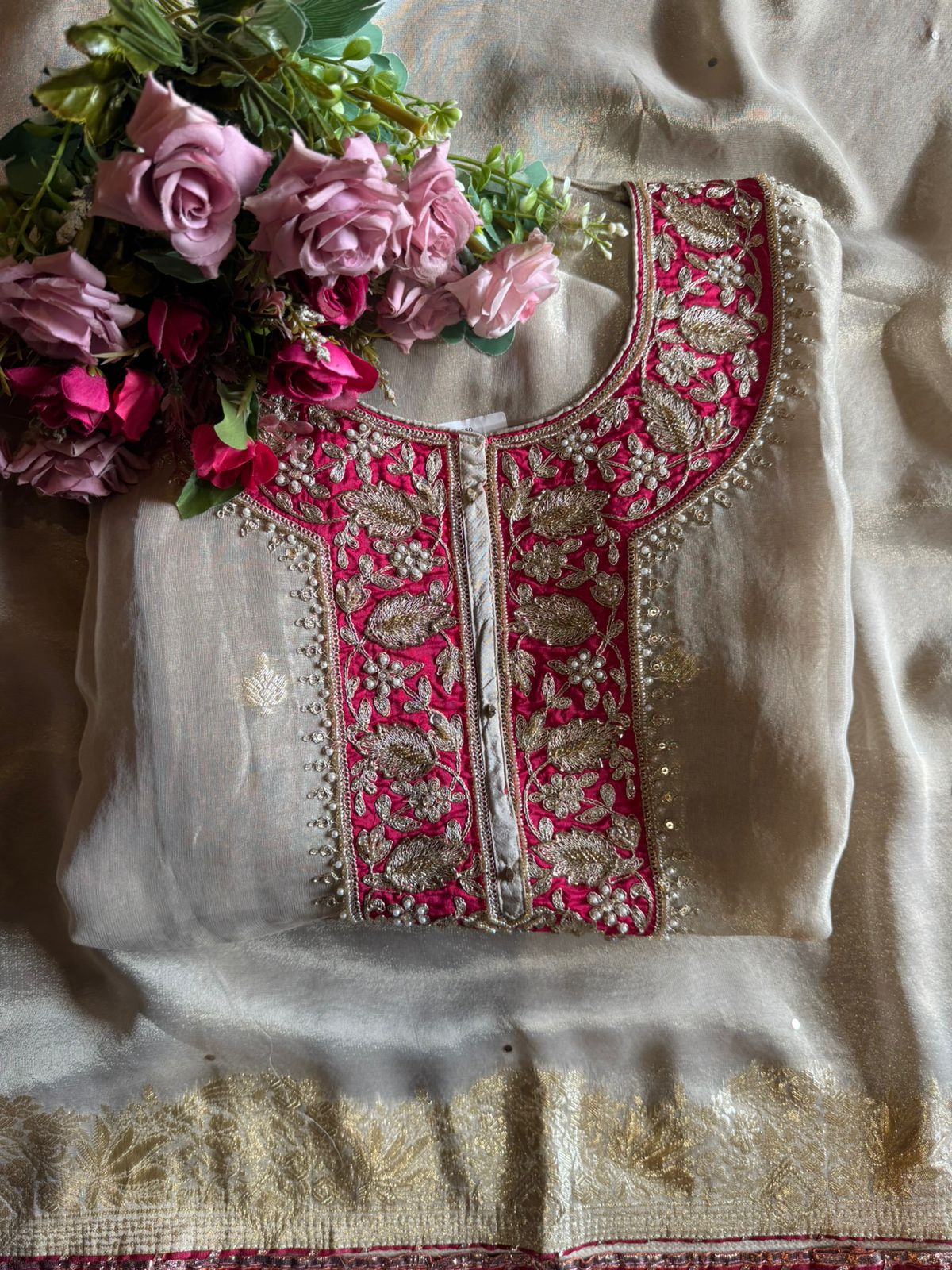 Striking contrast panel with heavy zari