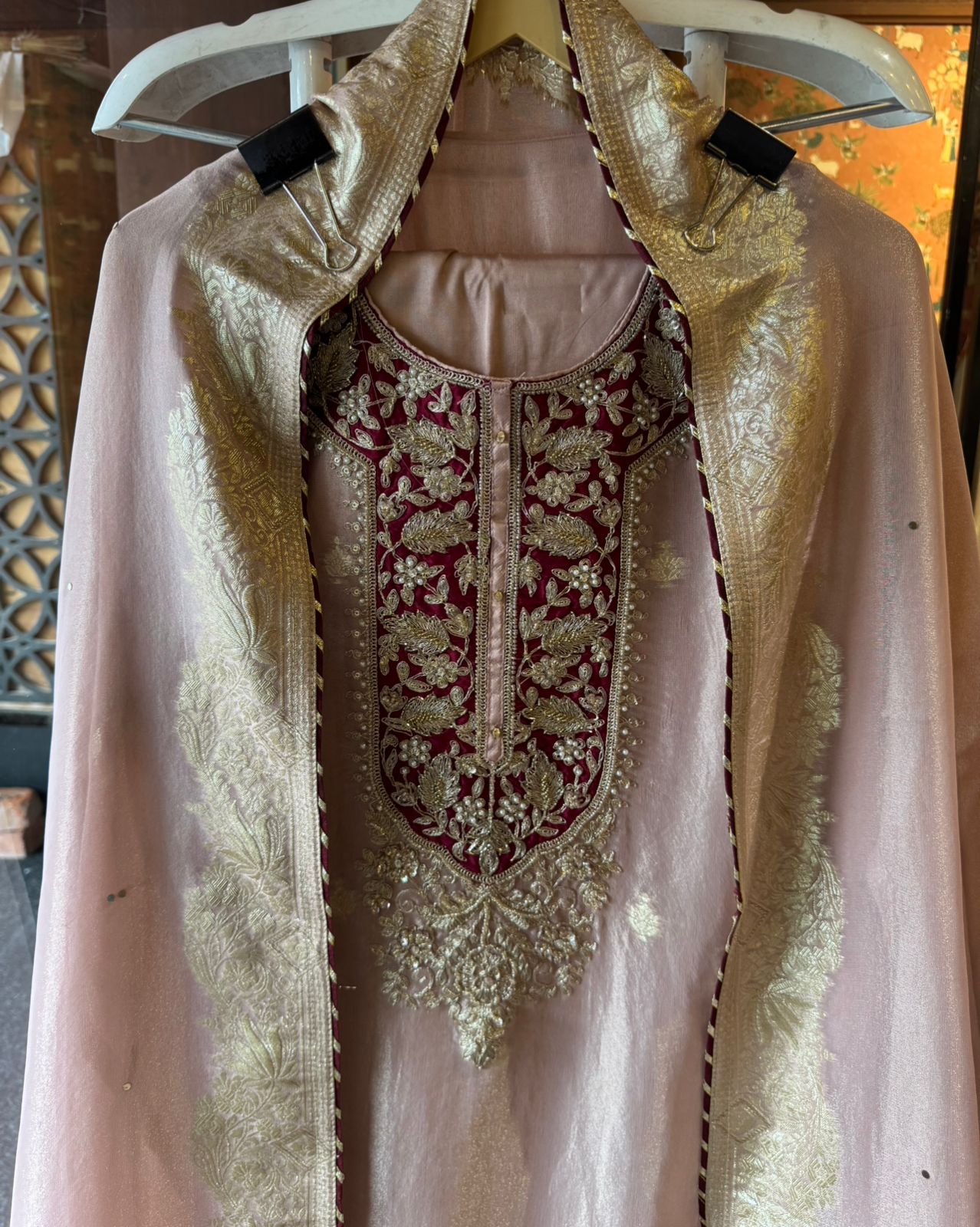 Striking contrast panel with heavy zari