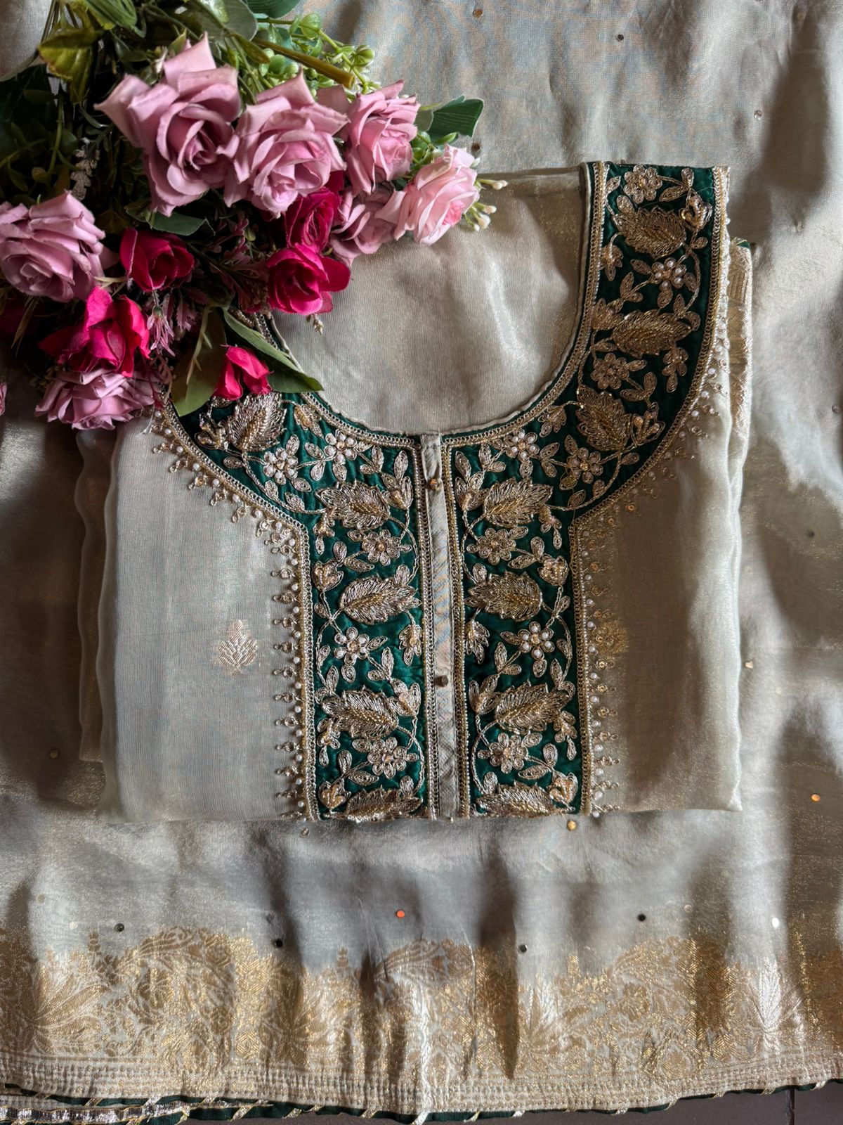 Striking contrast panel with heavy zari