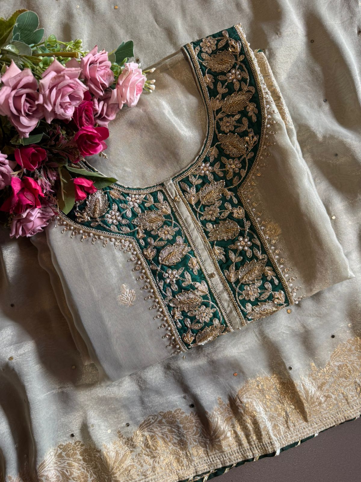 Striking contrast panel with heavy zari