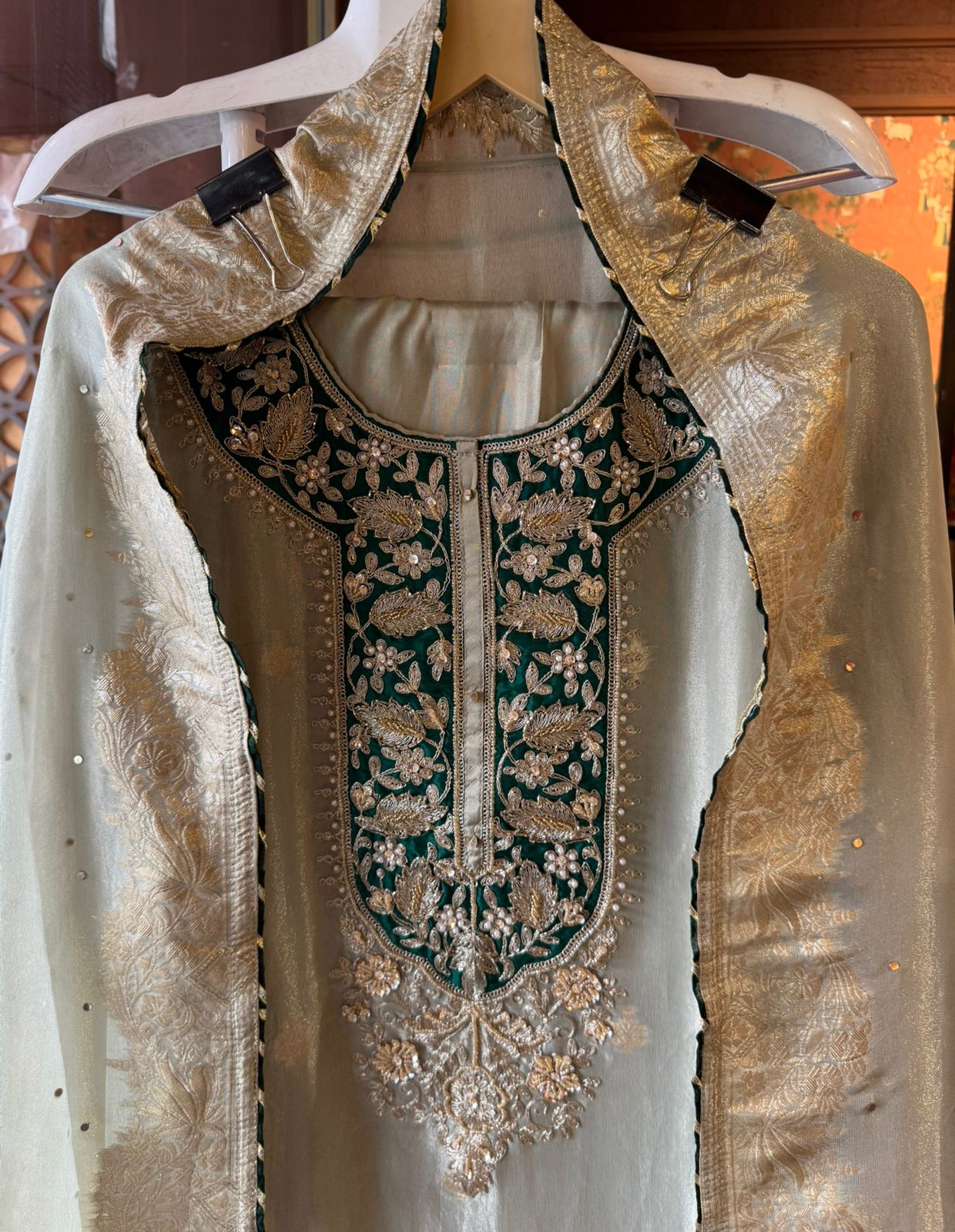 Striking contrast panel with heavy zari