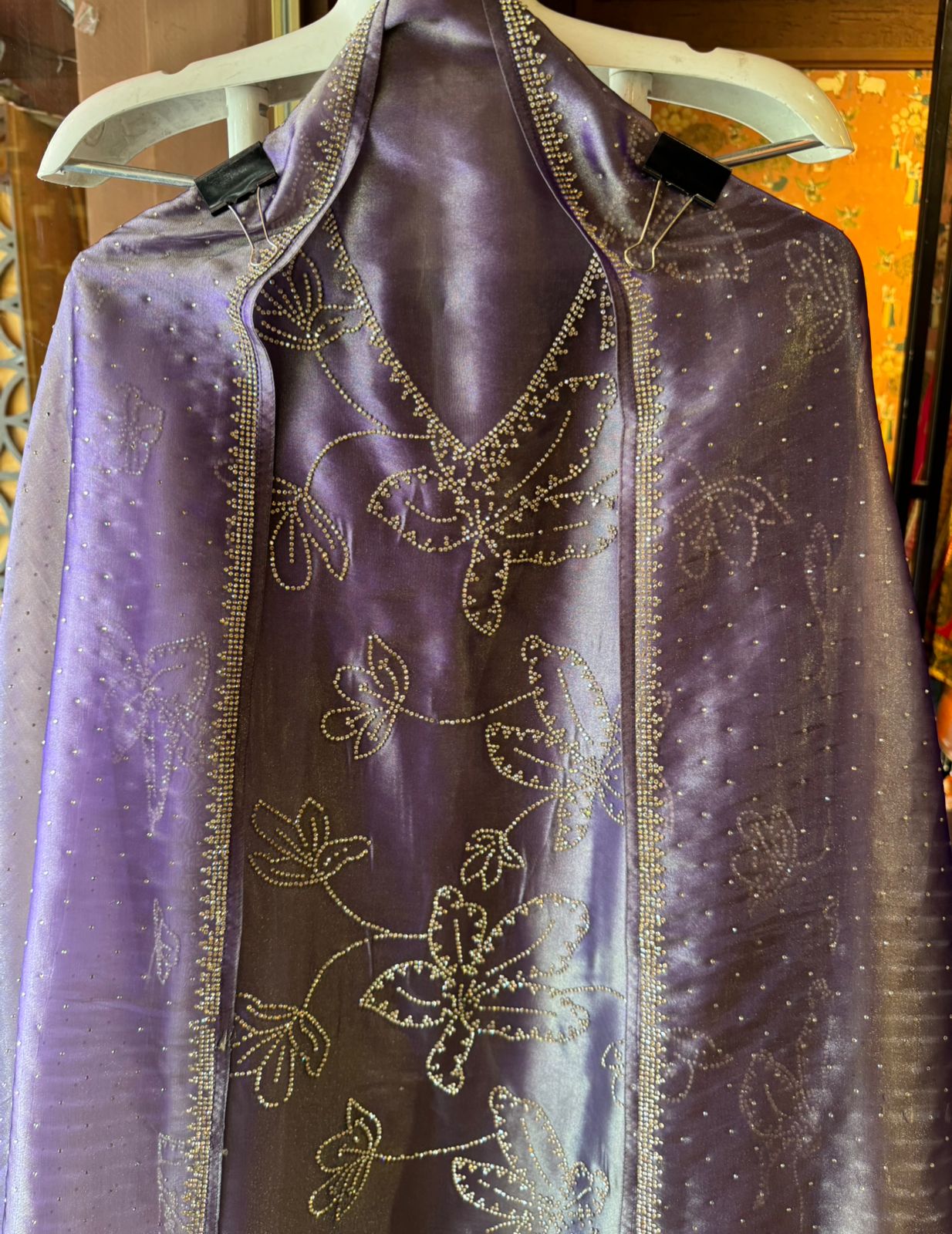 BEAUTIFUL UNSTITCHED SUIT DESIGN ON TISSUE