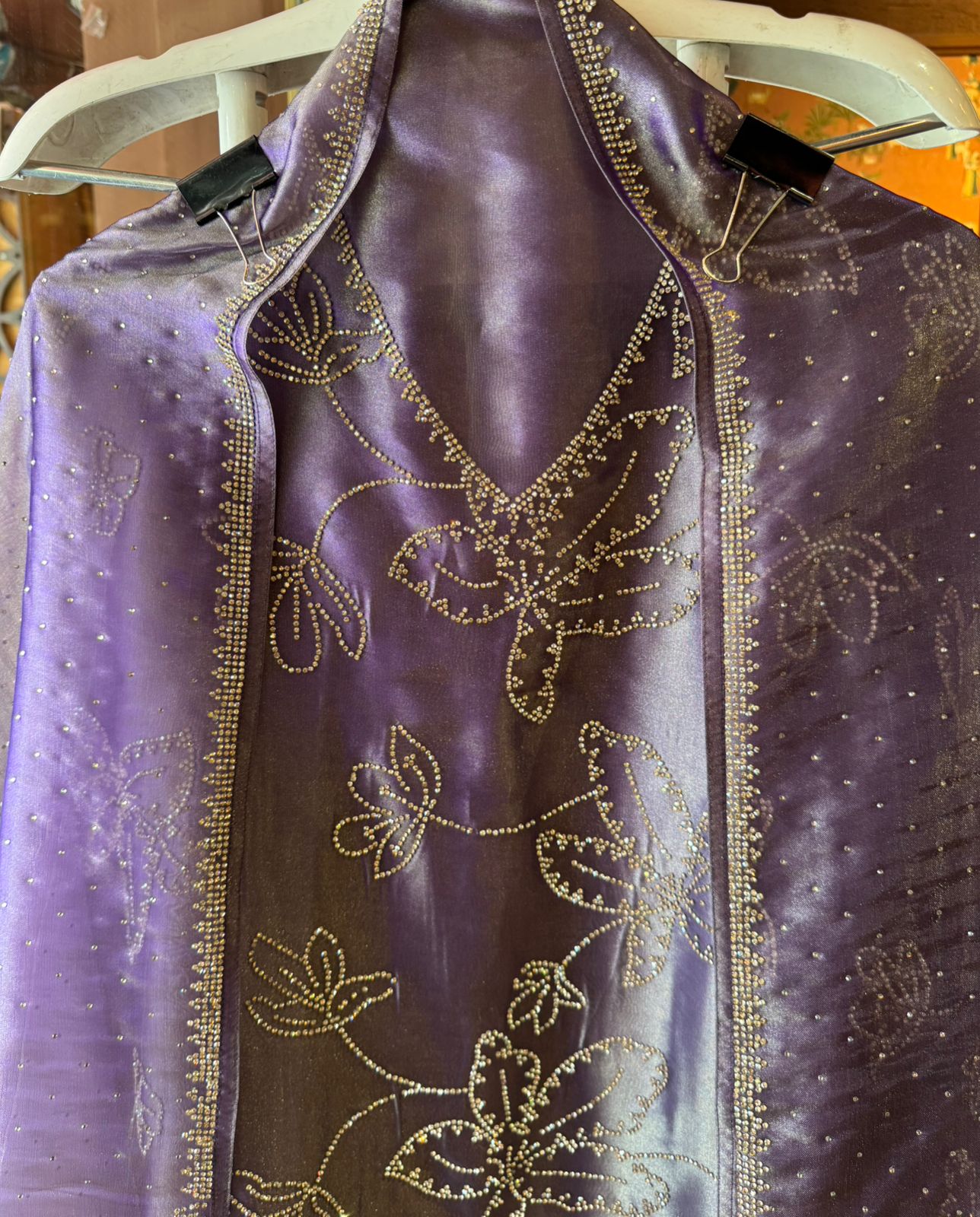 BEAUTIFUL UNSTITCHED SUIT DESIGN ON TISSUE