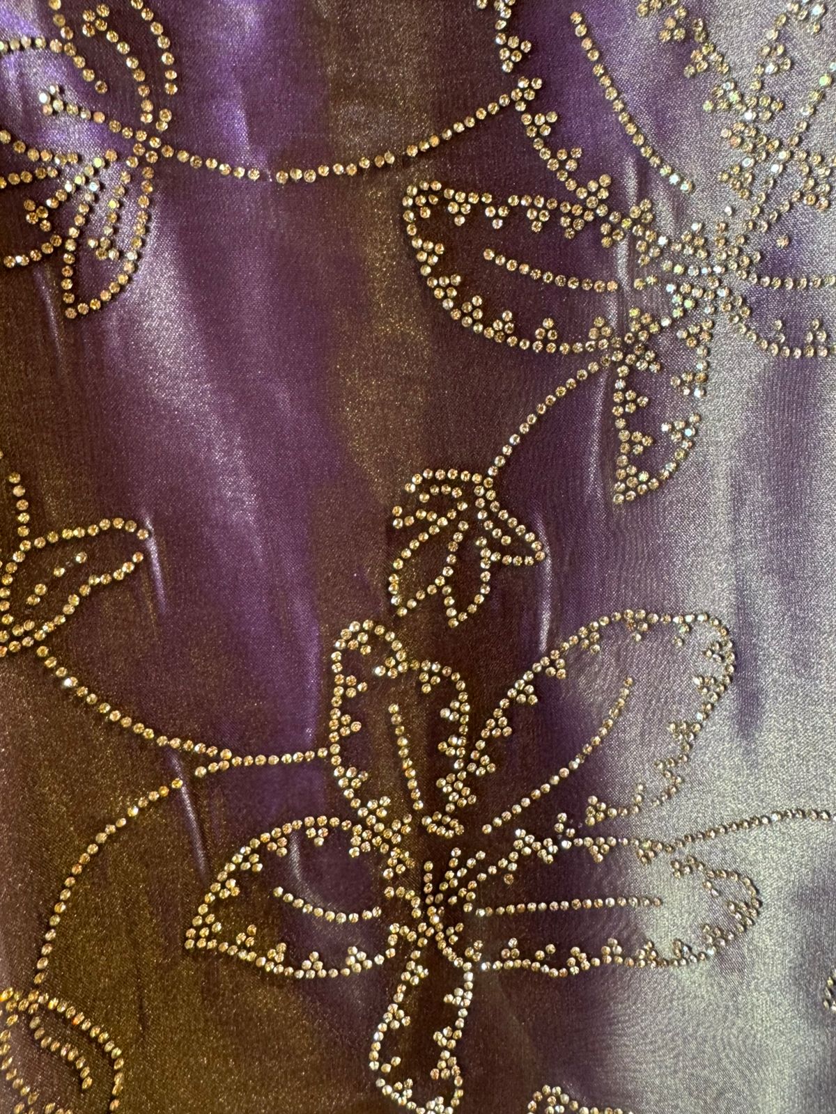 BEAUTIFUL UNSTITCHED SUIT DESIGN ON TISSUE