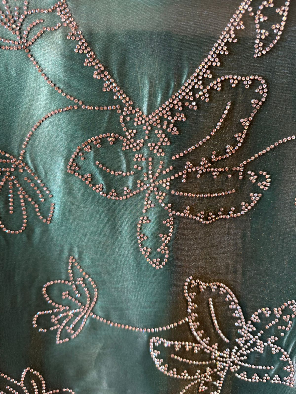 BEAUTIFUL UNSTITCHED SUIT DESIGN ON TISSUE
