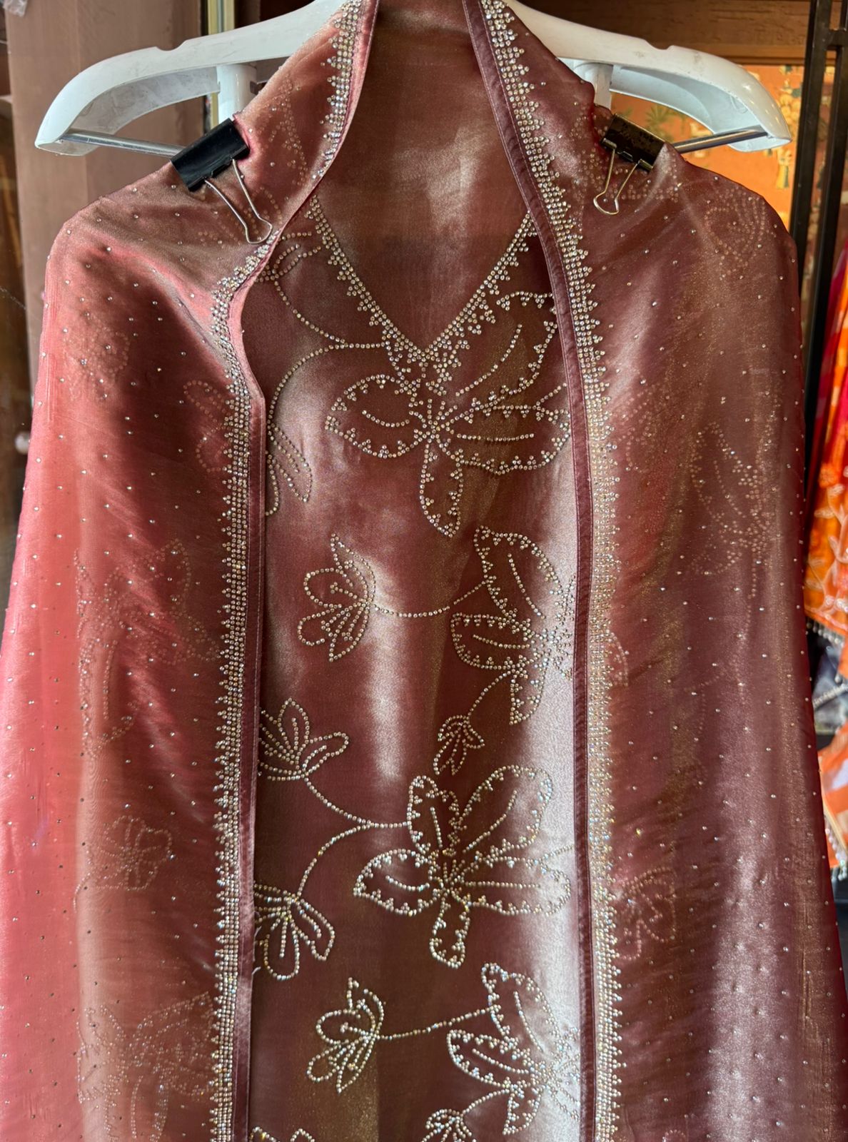 BEAUTIFUL UNSTITCHED SUIT DESIGN ON TISSUE