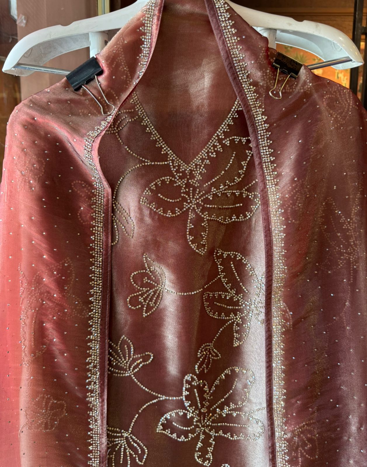 BEAUTIFUL UNSTITCHED SUIT DESIGN ON TISSUE