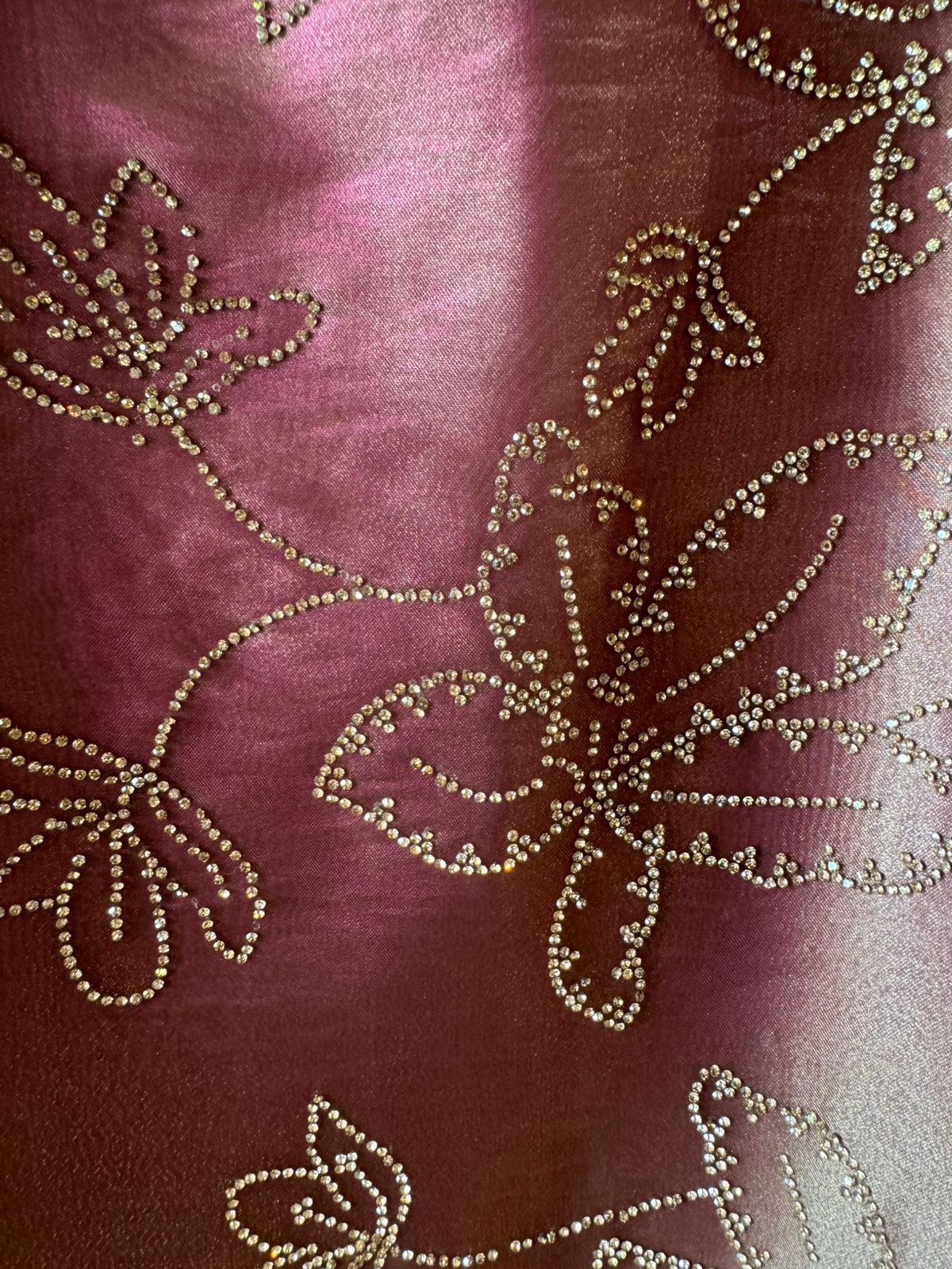 BEAUTIFUL UNSTITCHED SUIT DESIGN ON TISSUE