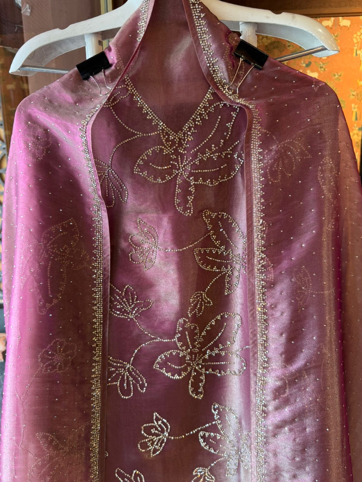 BEAUTIFUL UNSTITCHED SUIT DESIGN ON TISSUE