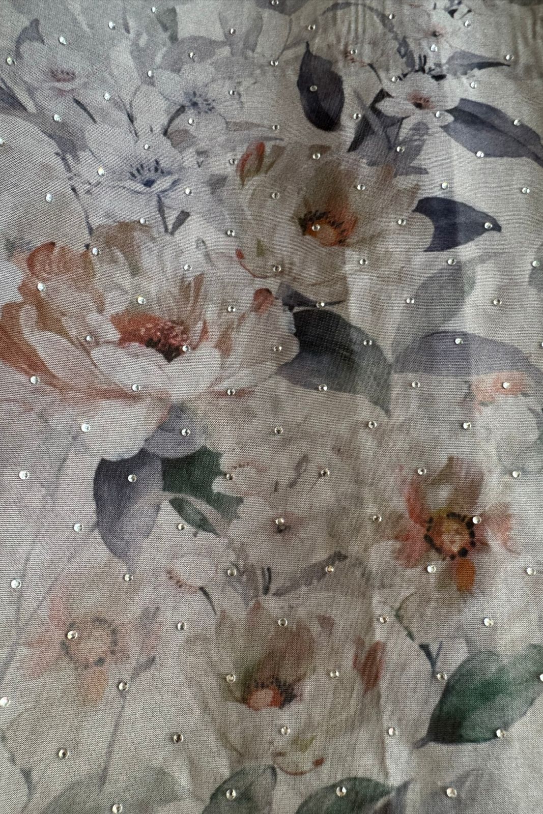 BEAUTIFUL UNSTITCHED SUIT DESIGN ON ORGANZA TISSUE