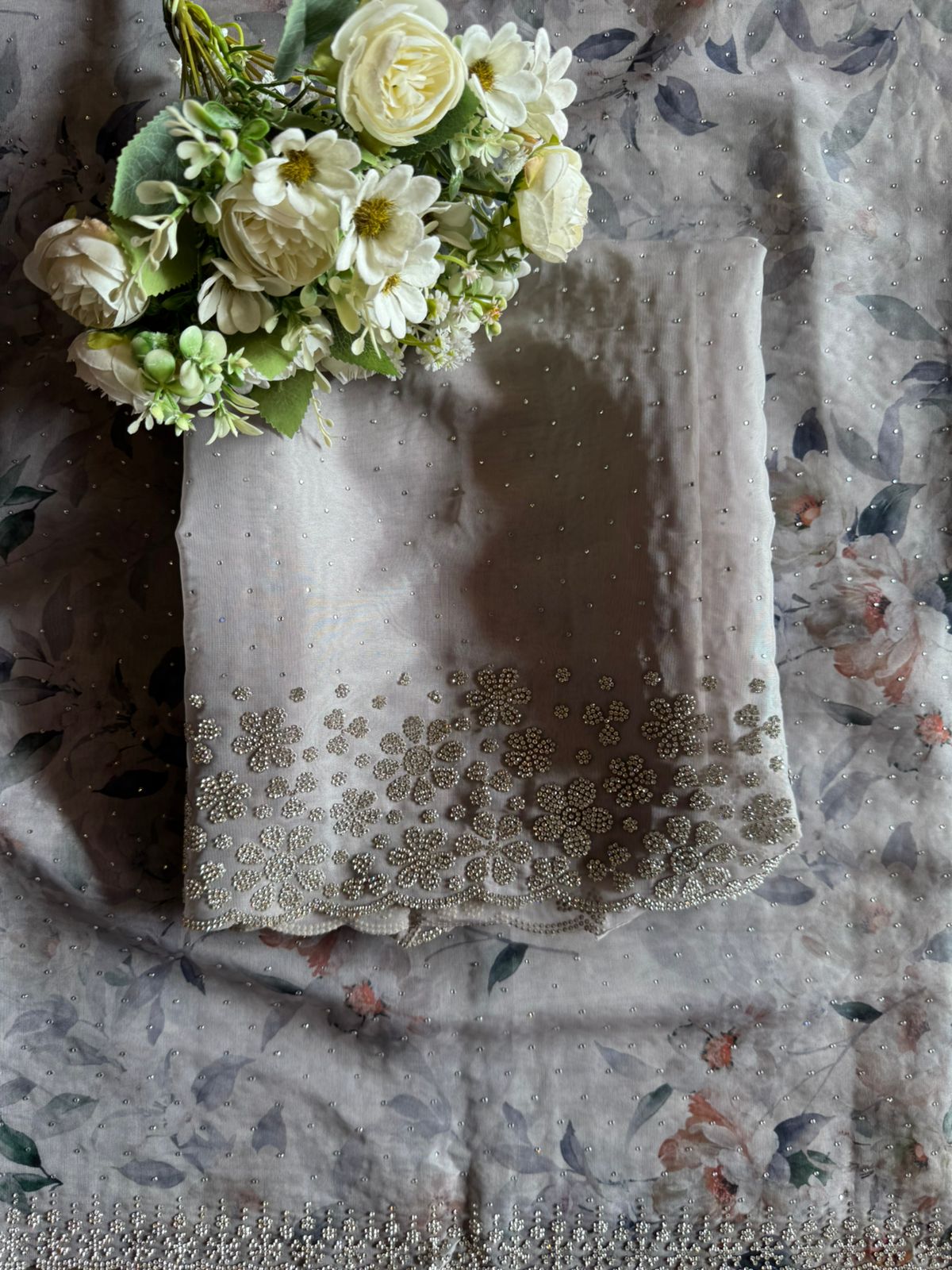 BEAUTIFUL UNSTITCHED SUIT DESIGN ON ORGANZA TISSUE