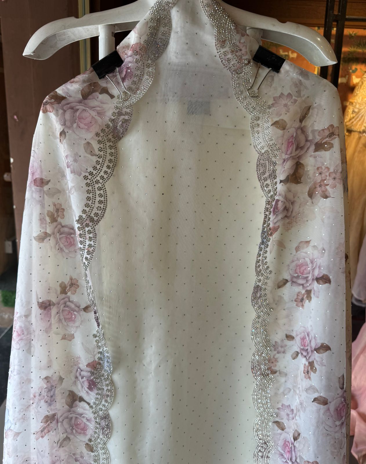 BEAUTIFUL UNSTITCHED SUIT DESIGN ON ORGANZA TISSUE