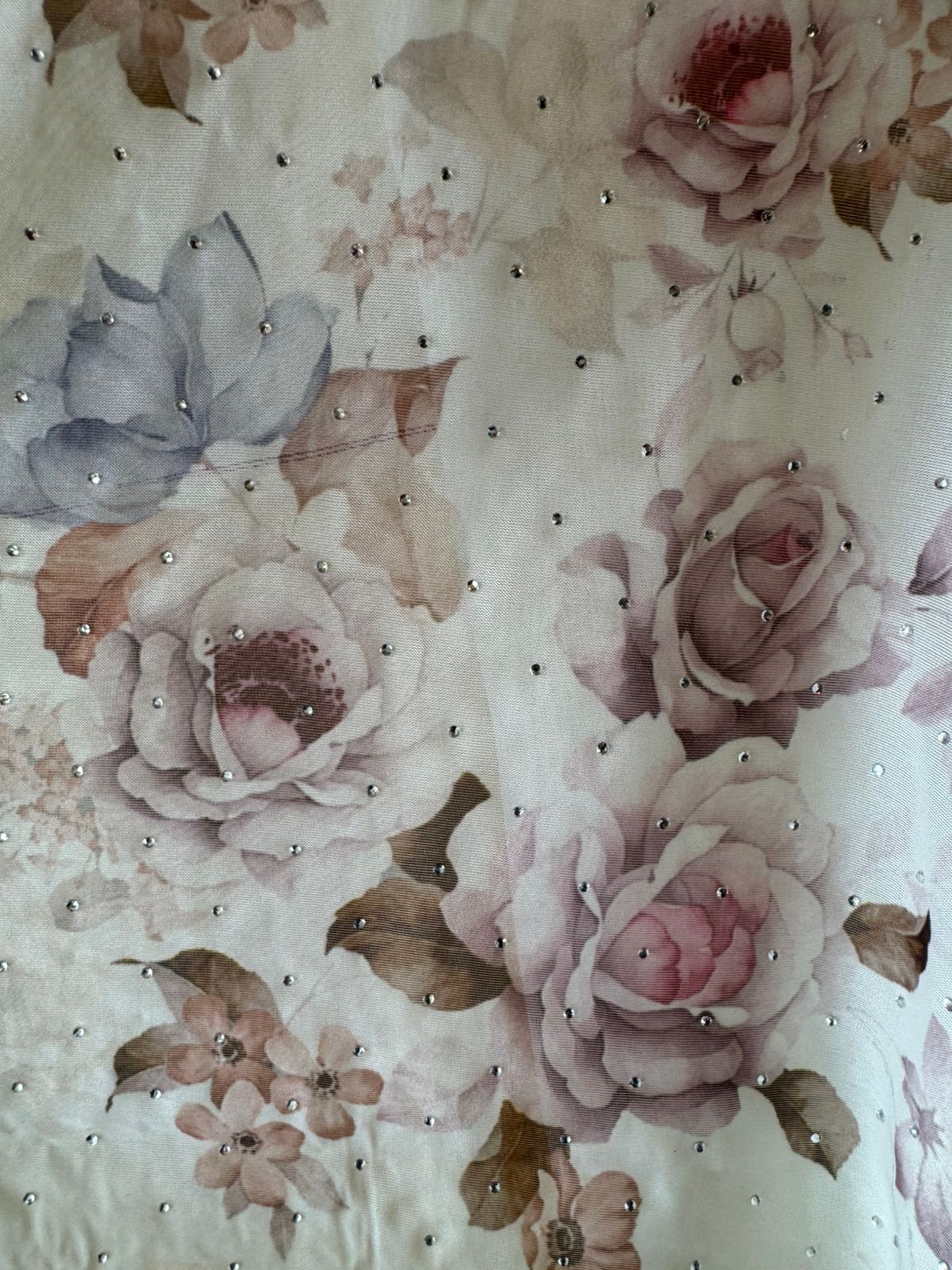 BEAUTIFUL UNSTITCHED SUIT DESIGN ON ORGANZA TISSUE