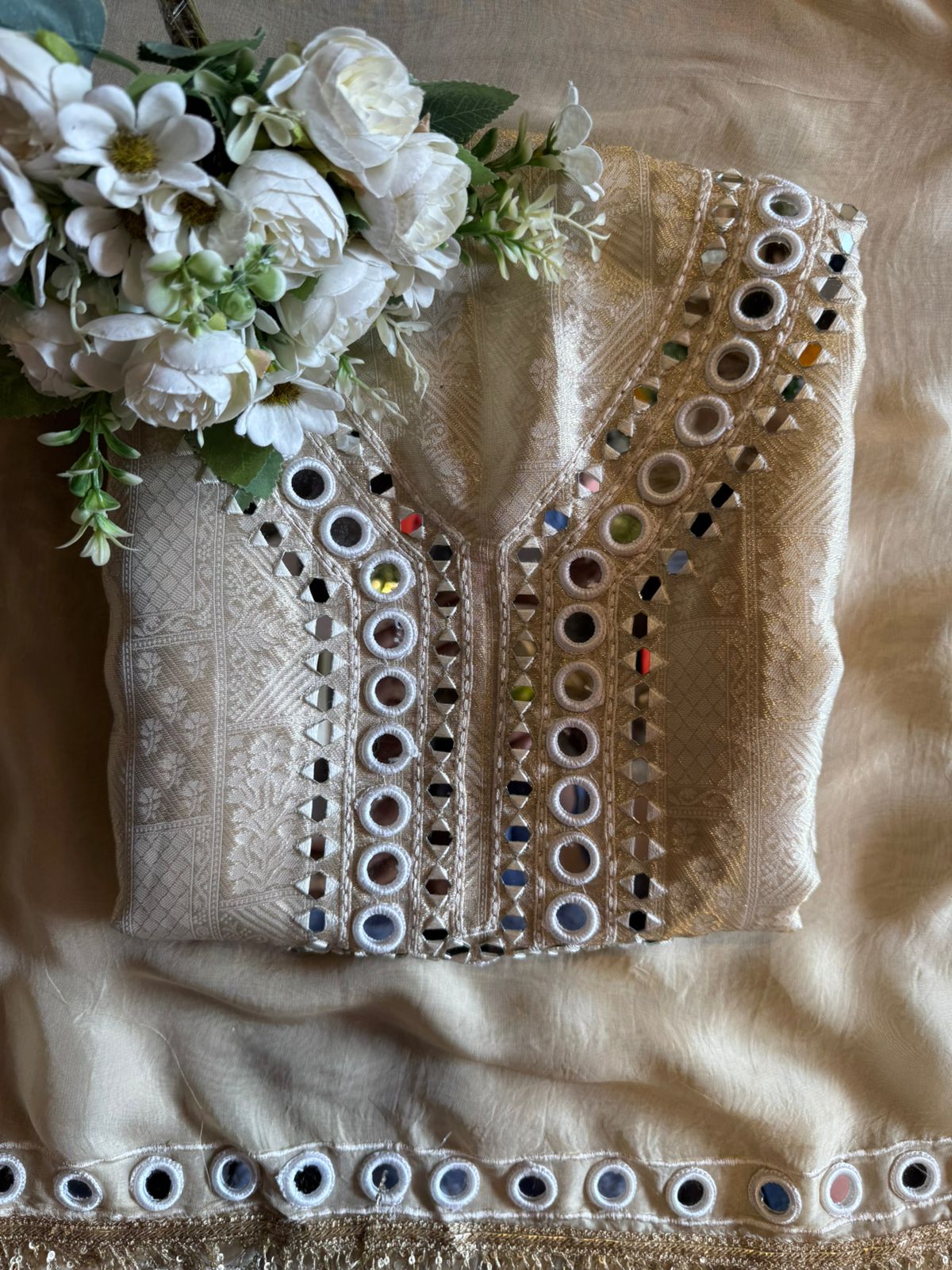 Beige-golden ethnic suit