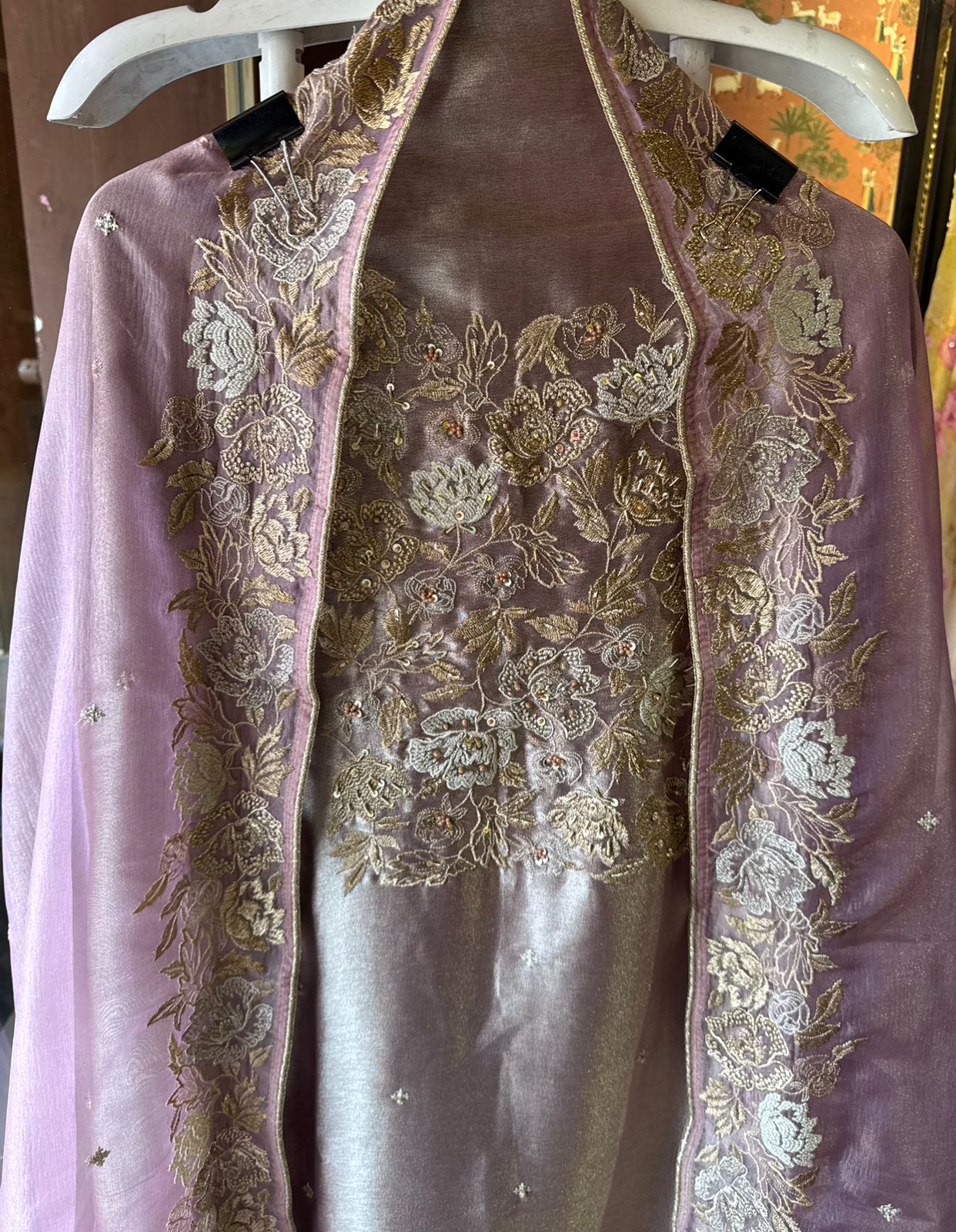 Luxurious suit set with elegant embroidery