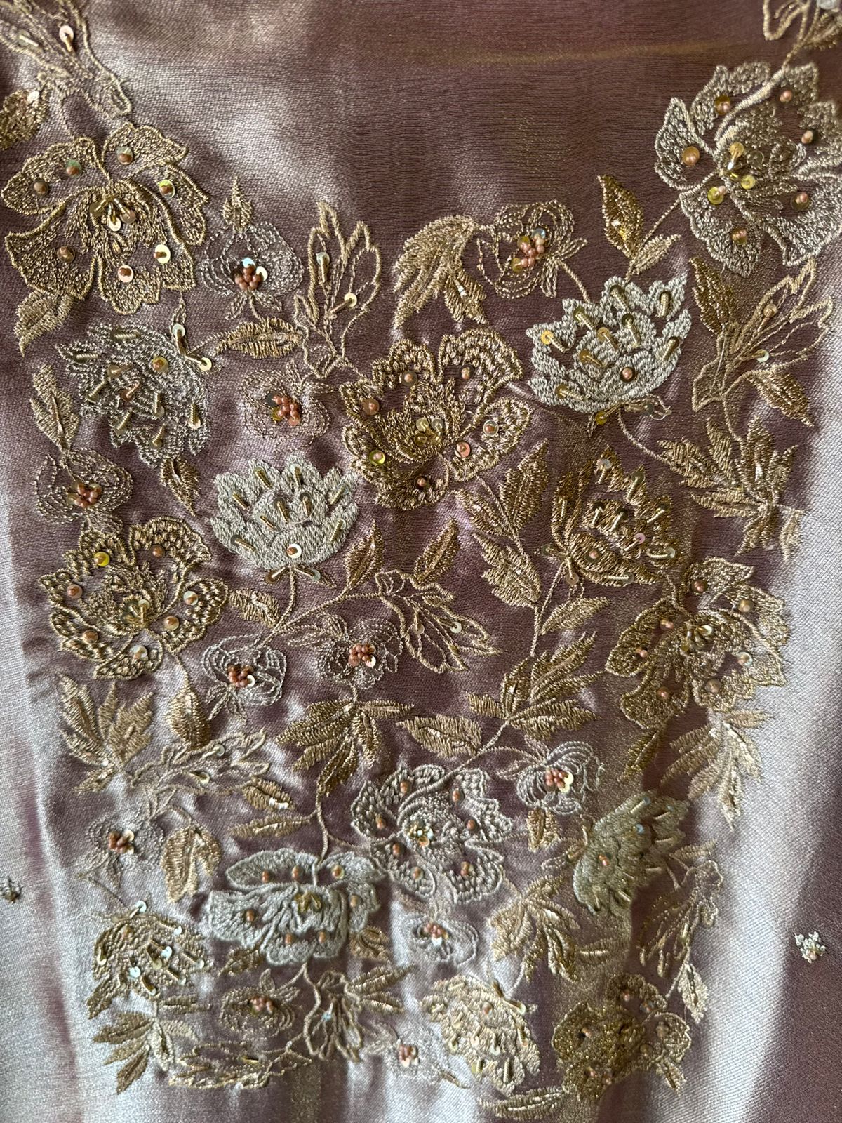 Luxurious suit set with elegant embroidery