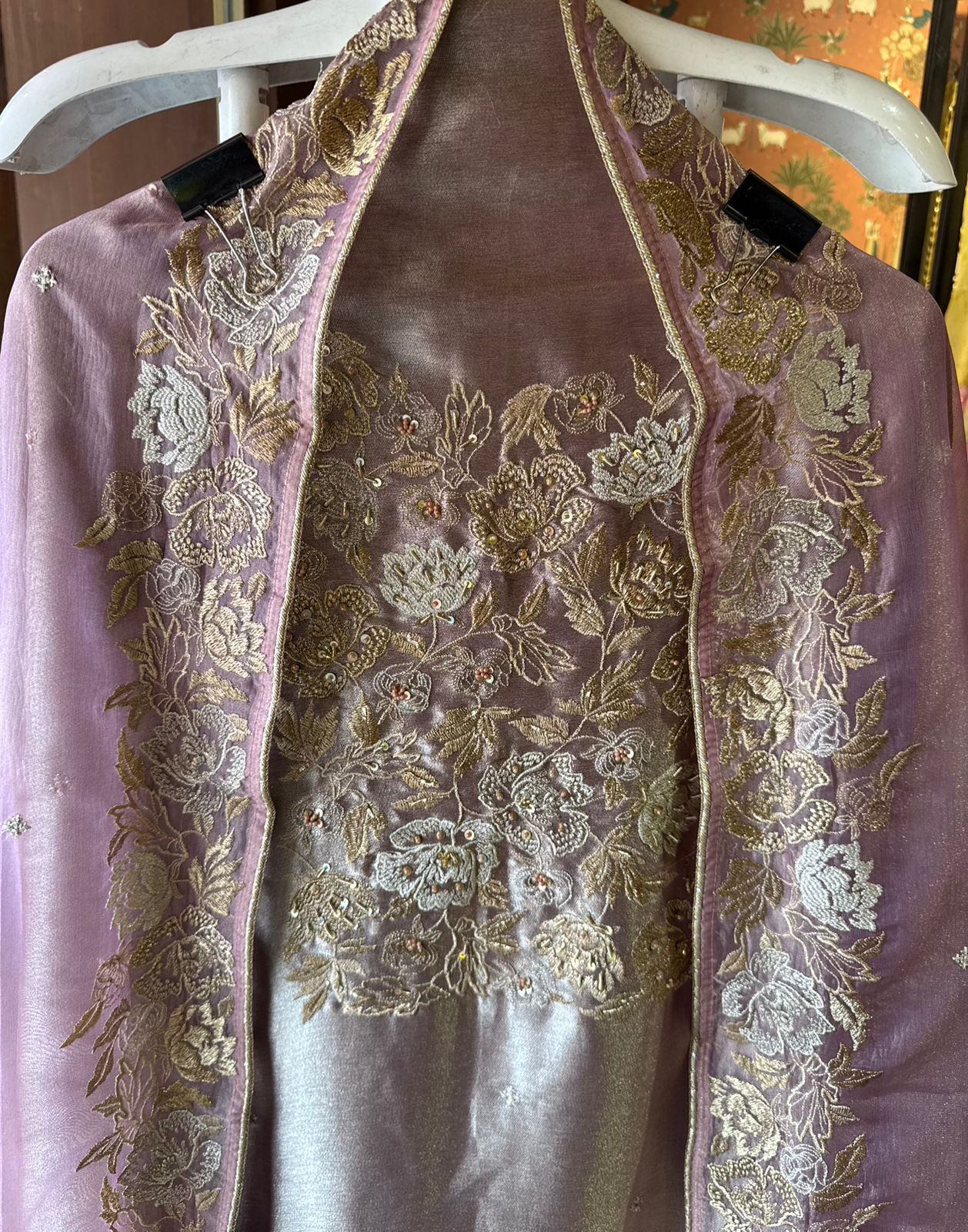 Luxurious suit set with elegant embroidery