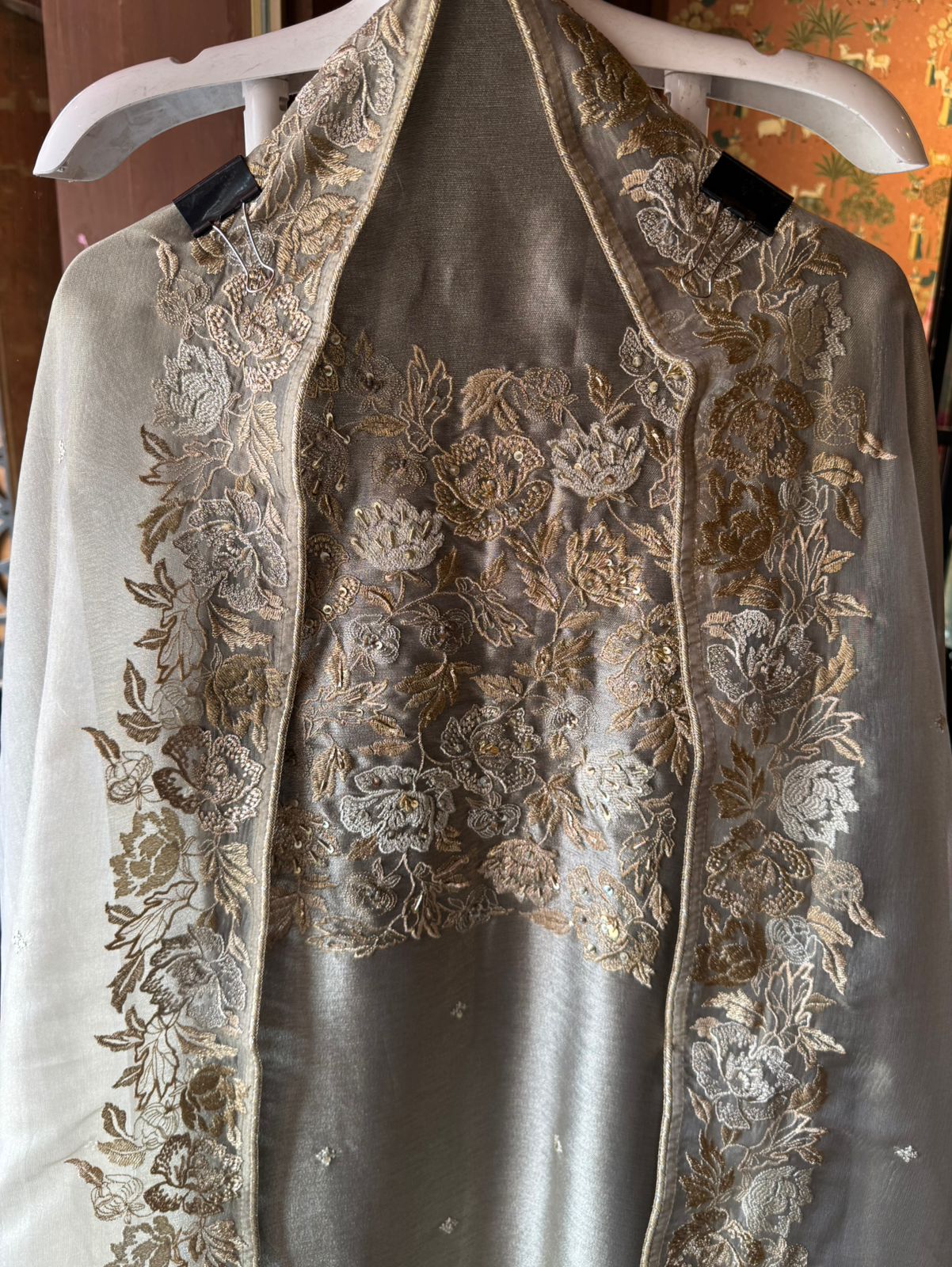 Luxurious suit set with elegant embroidery