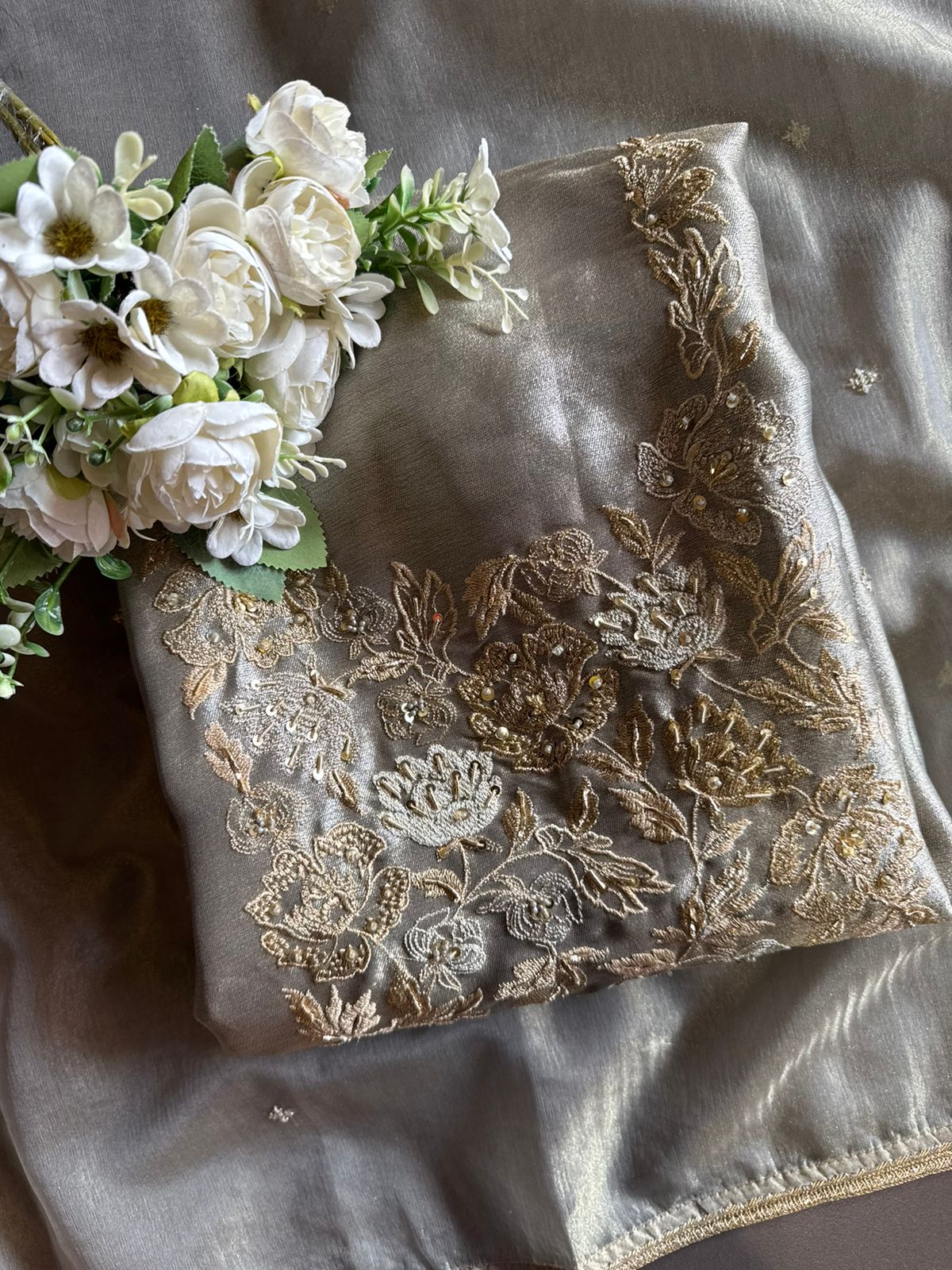 Luxurious suit set with elegant embroidery