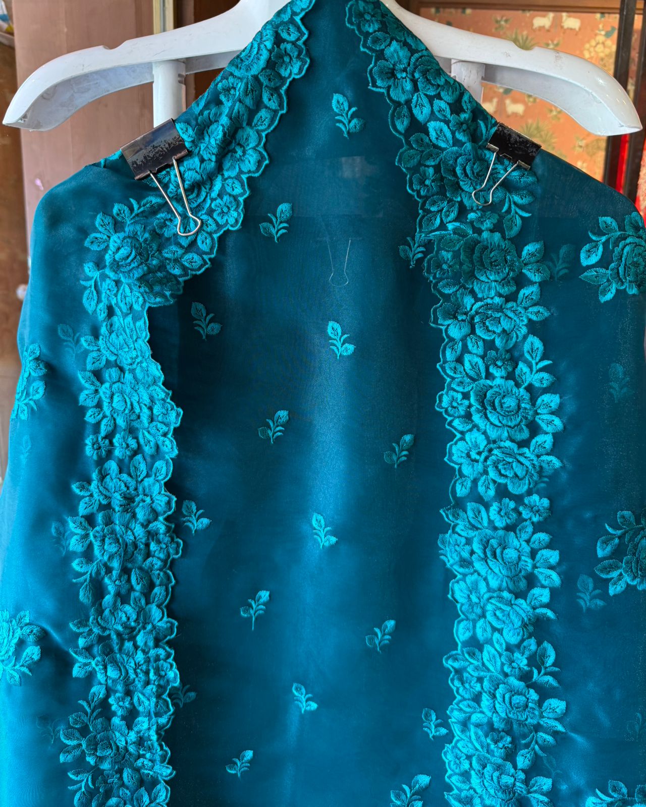 Glass tissue Heavy floral thread embroidered Suit