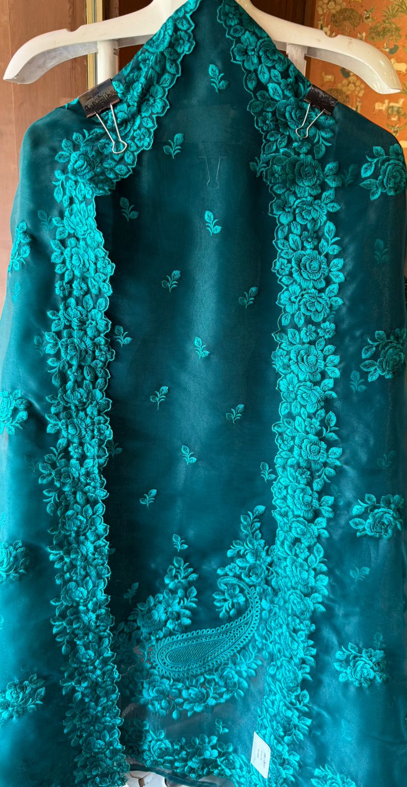 Glass tissue Heavy floral thread embroidered Suit