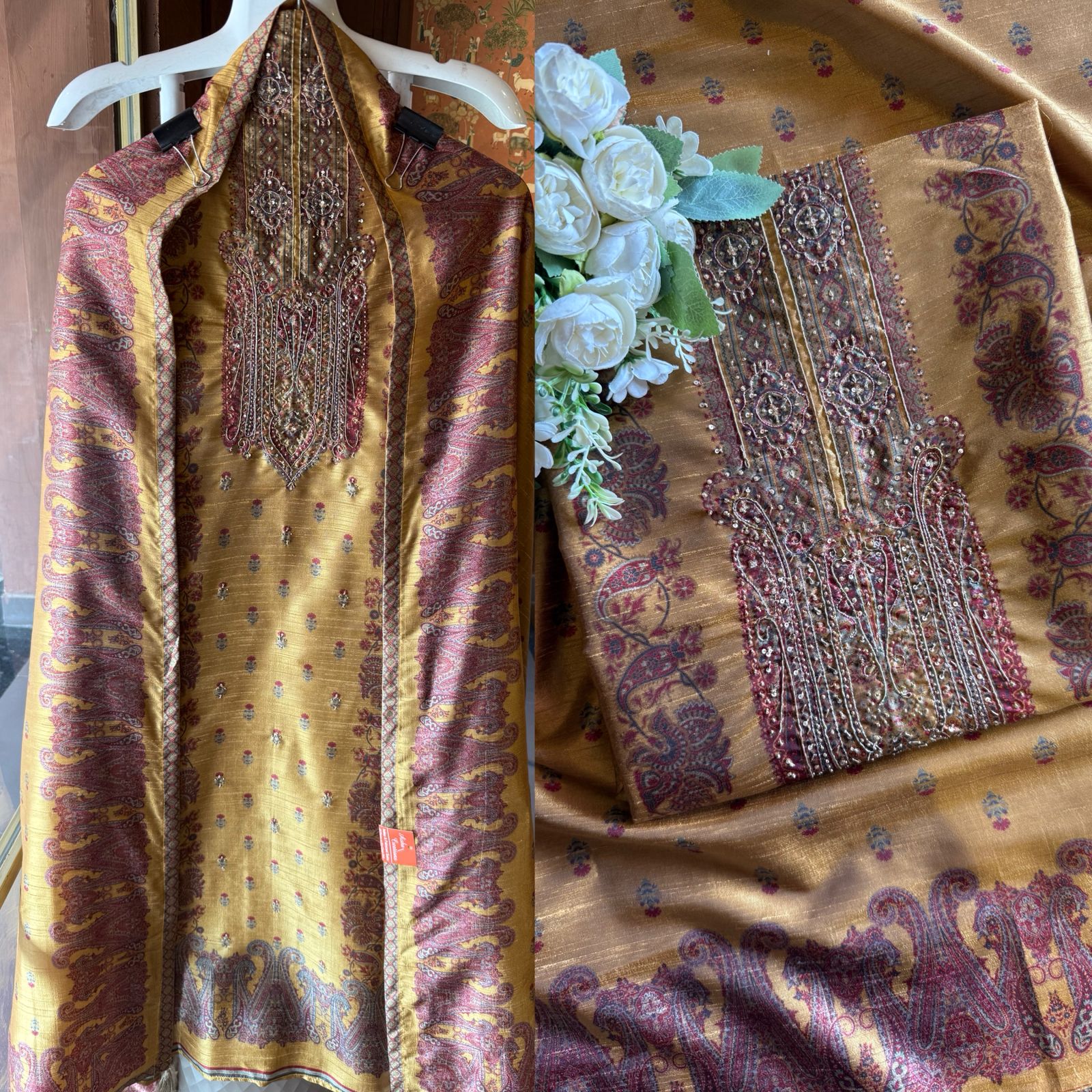 Traditional motifs rich suit set