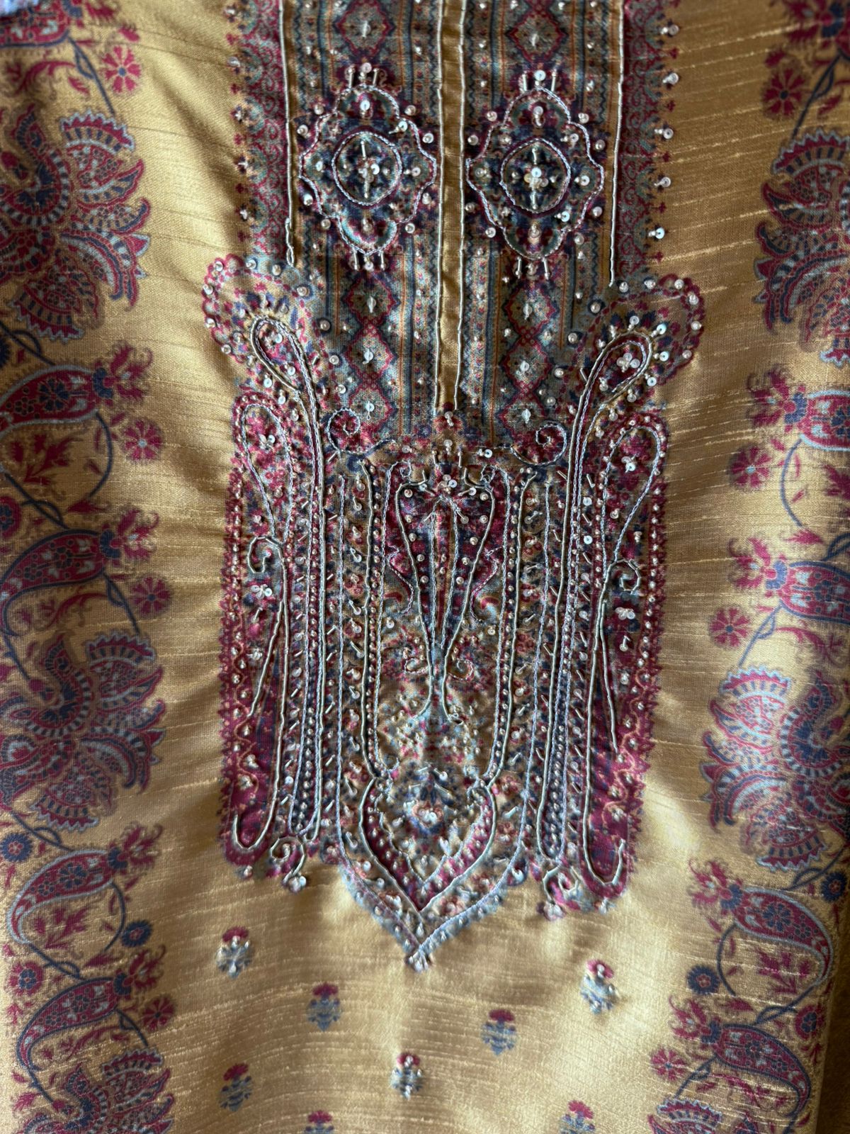 Traditional motifs rich suit set