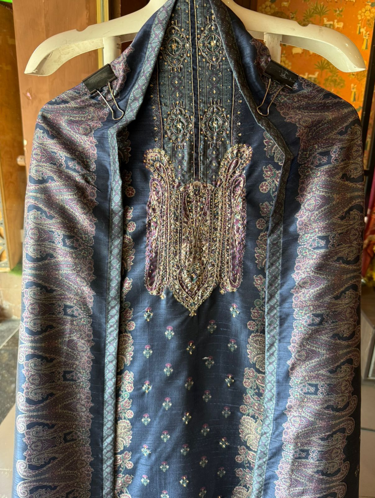 Traditional motifs rich suit set