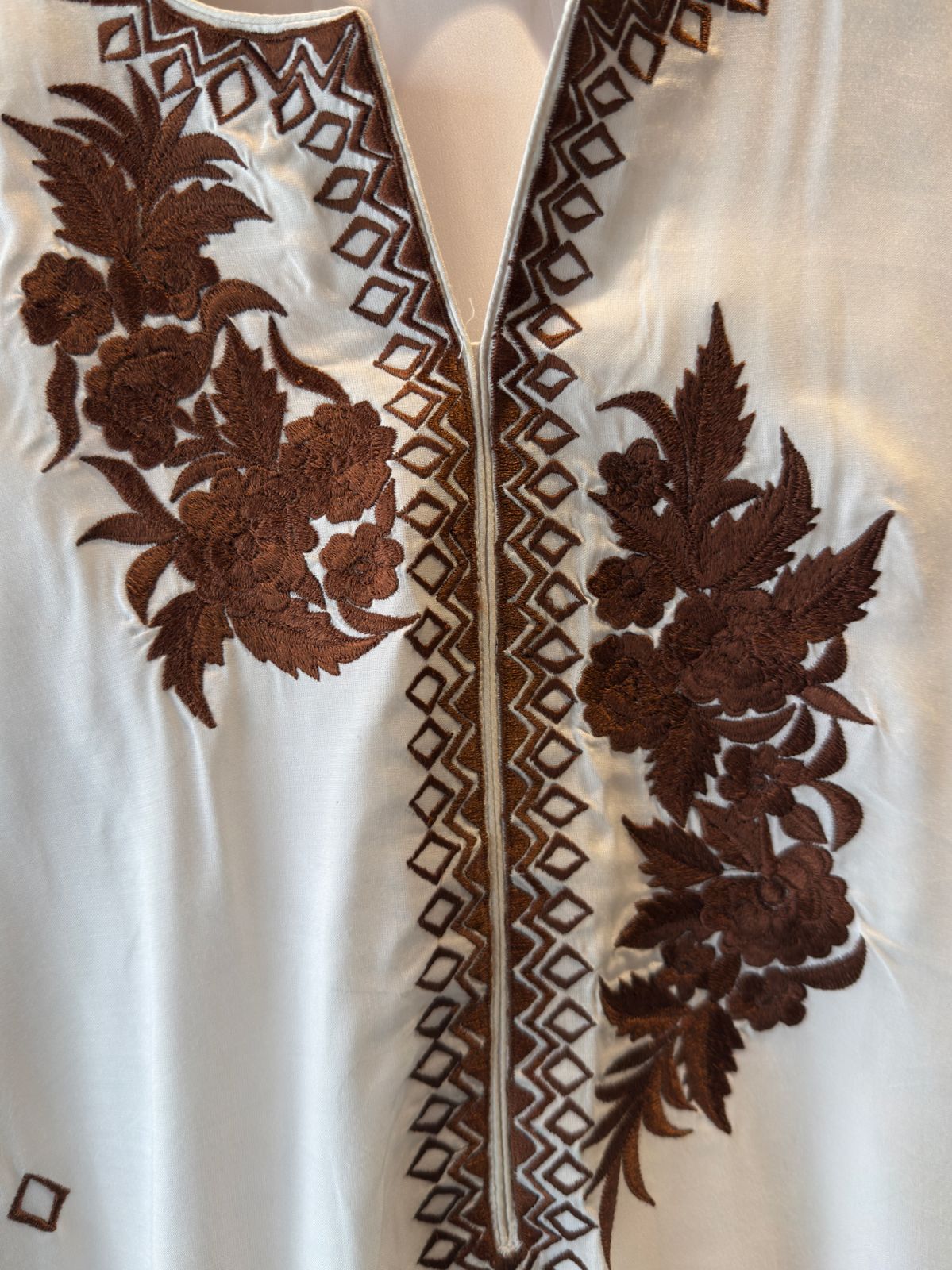 White-colored kurta featuring elegant embroidery