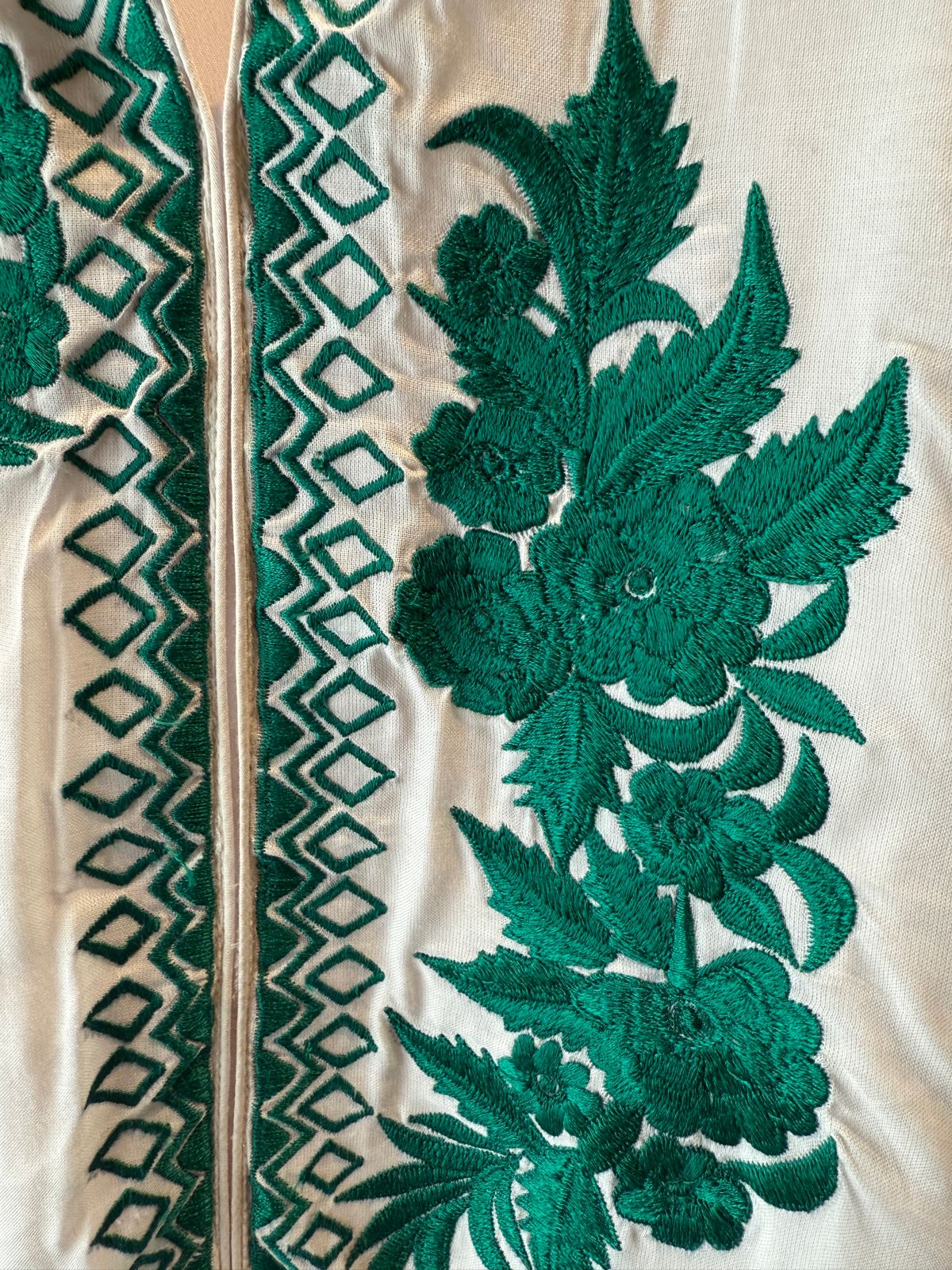 White-colored kurta featuring elegant embroidery