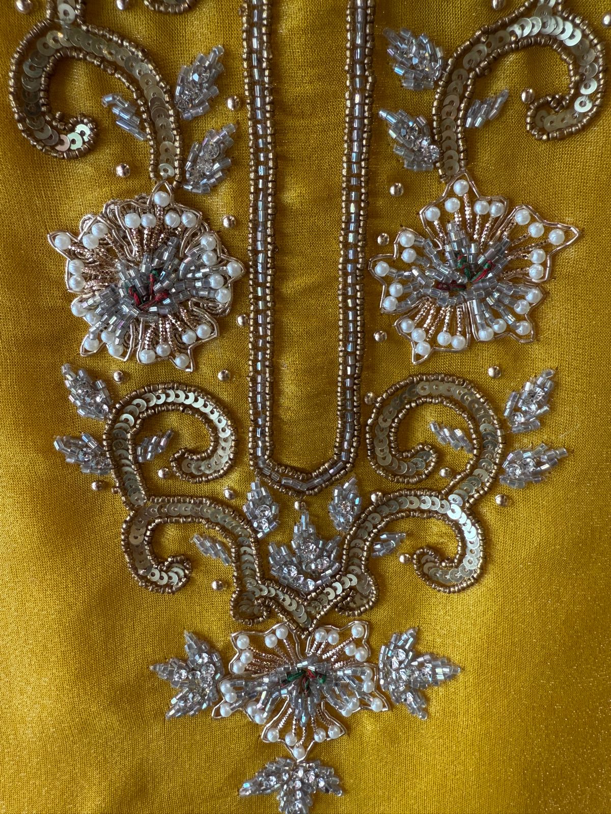 Traditional ethnic suit On Shimmer