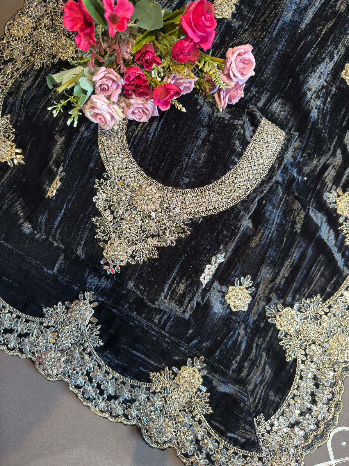 Crushed velvet Unstitched Suit sets