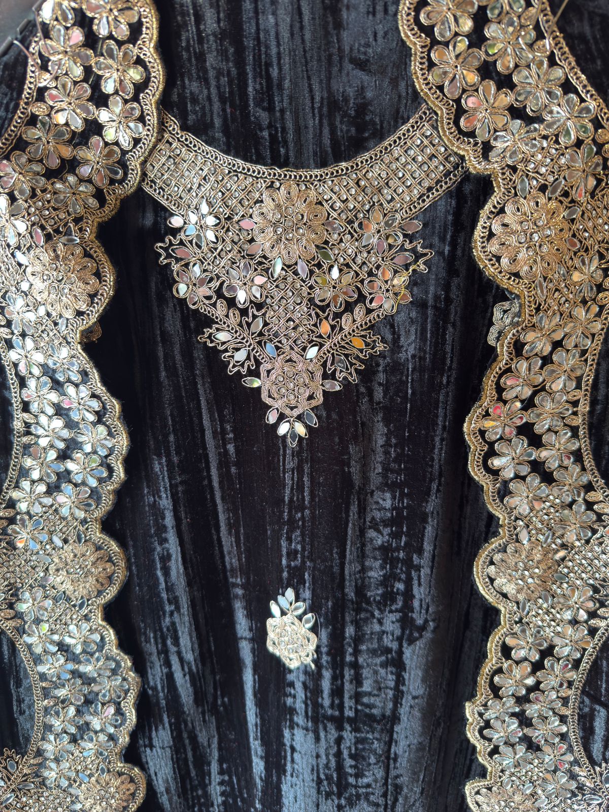 Crushed velvet Unstitched Suit sets