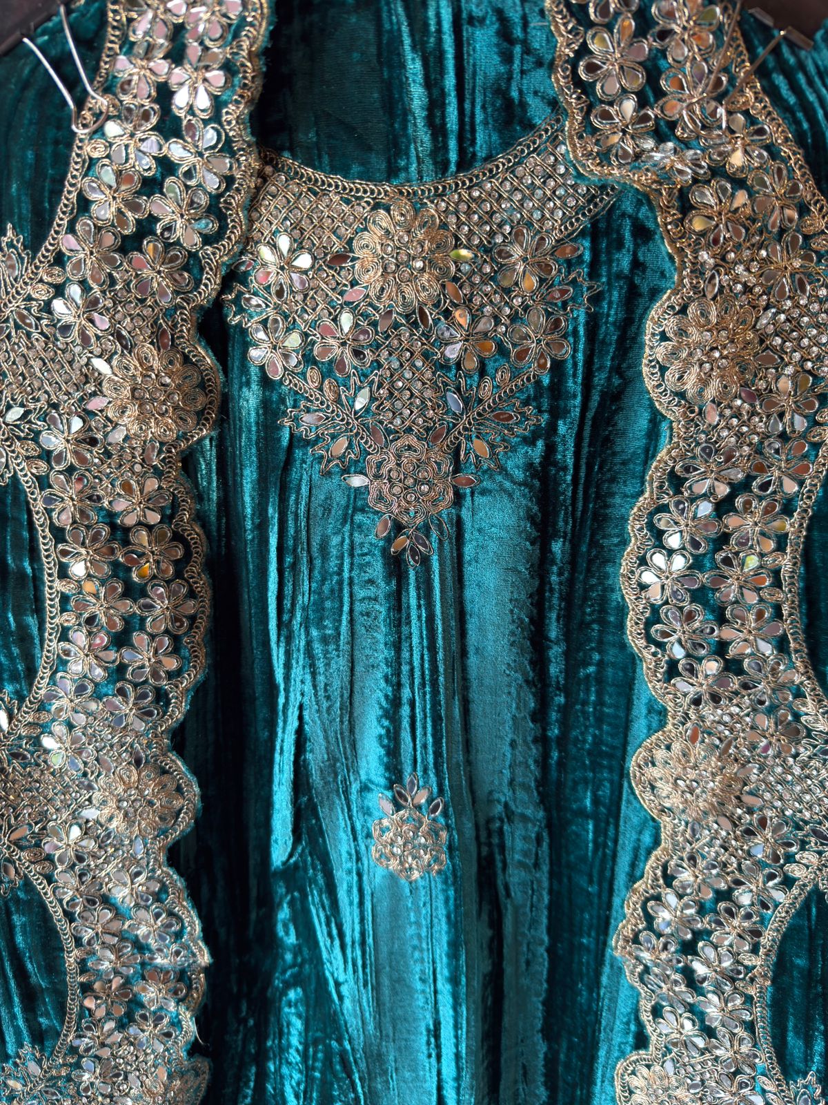 Crushed velvet Unstitched Suit sets