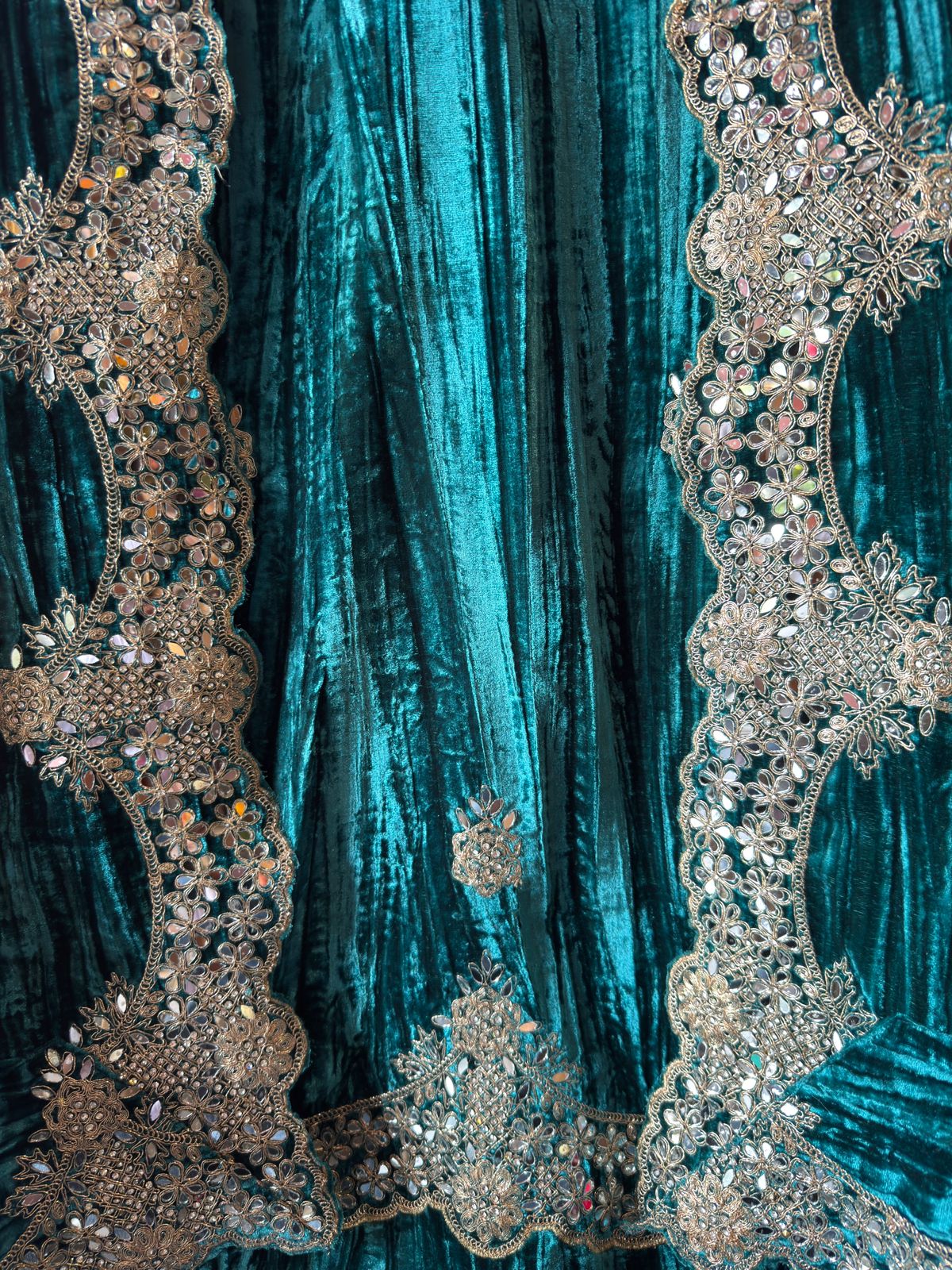 Crushed velvet Unstitched Suit sets