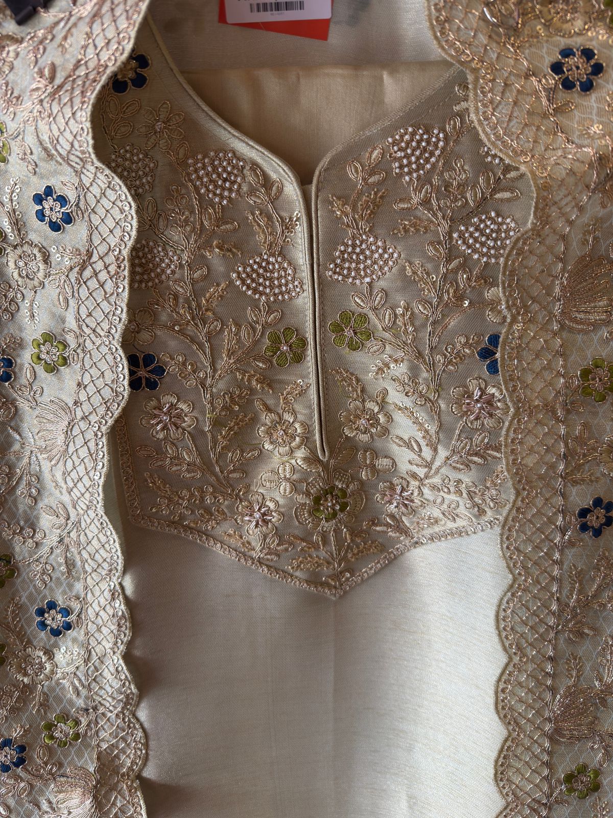 Giraffe tissue with a soft sheen