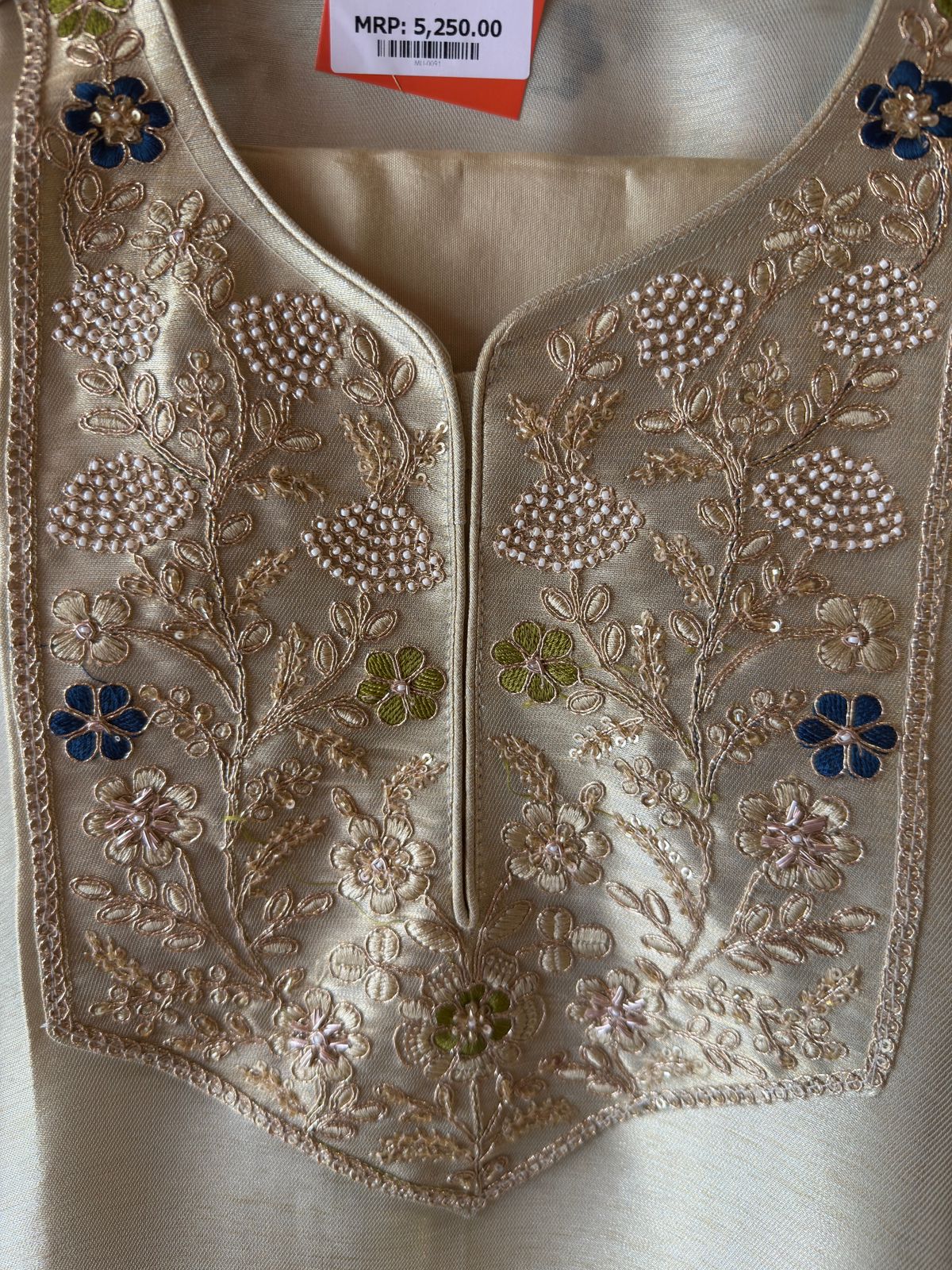 Giraffe tissue with a soft sheen