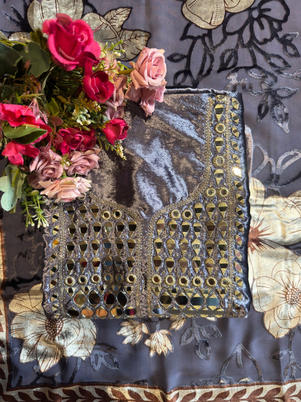 VELVET WITH BRASSO SHAWLS