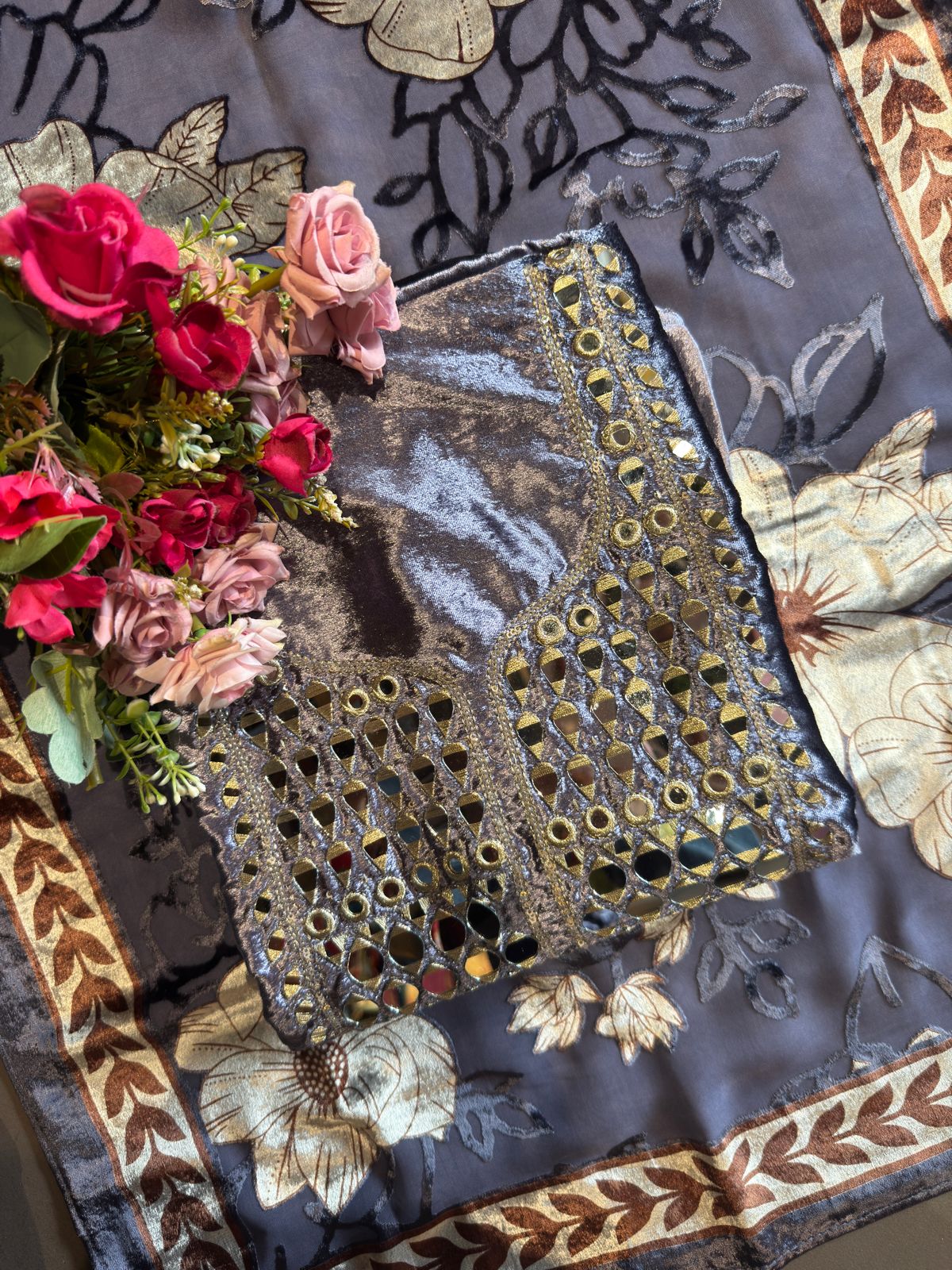 VELVET WITH BRASSO SHAWLS