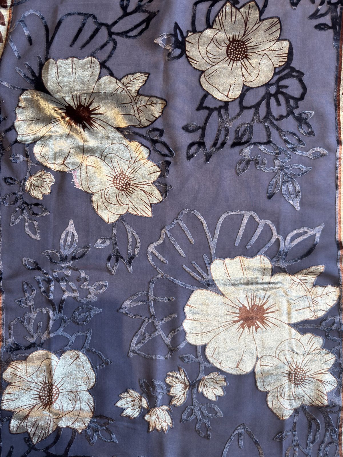 VELVET WITH BRASSO SHAWLS